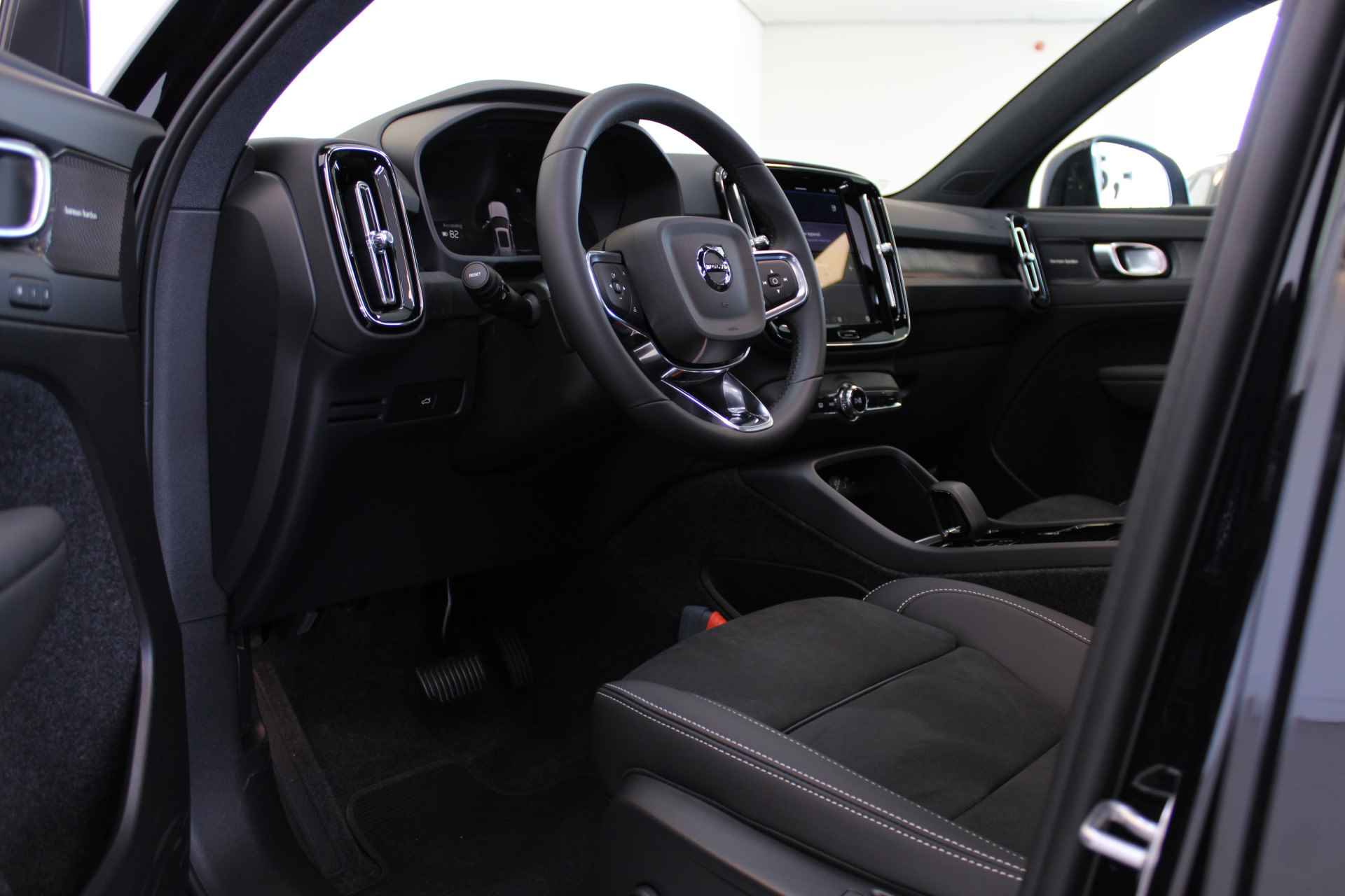 Volvo XC40 Twin 408PK Ultimate | Getint Glas | Pixel LED | Panoramadak | 20" | Nubuck Interieur | Elektr Stoele - 4/63