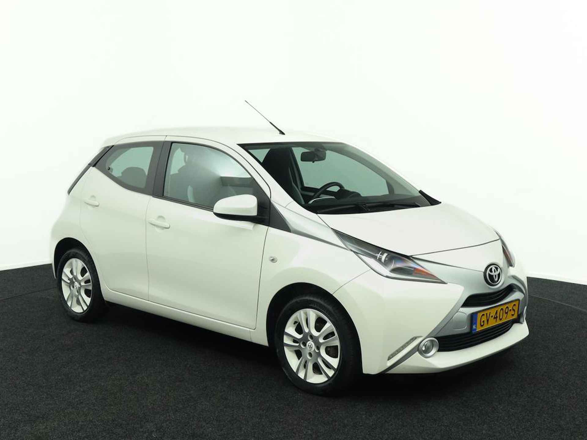 Toyota Aygo 1.0 VVT-i x-pure | Lichtmetalen Velgen | Achteruitrijcamera | Airco | - 4/47