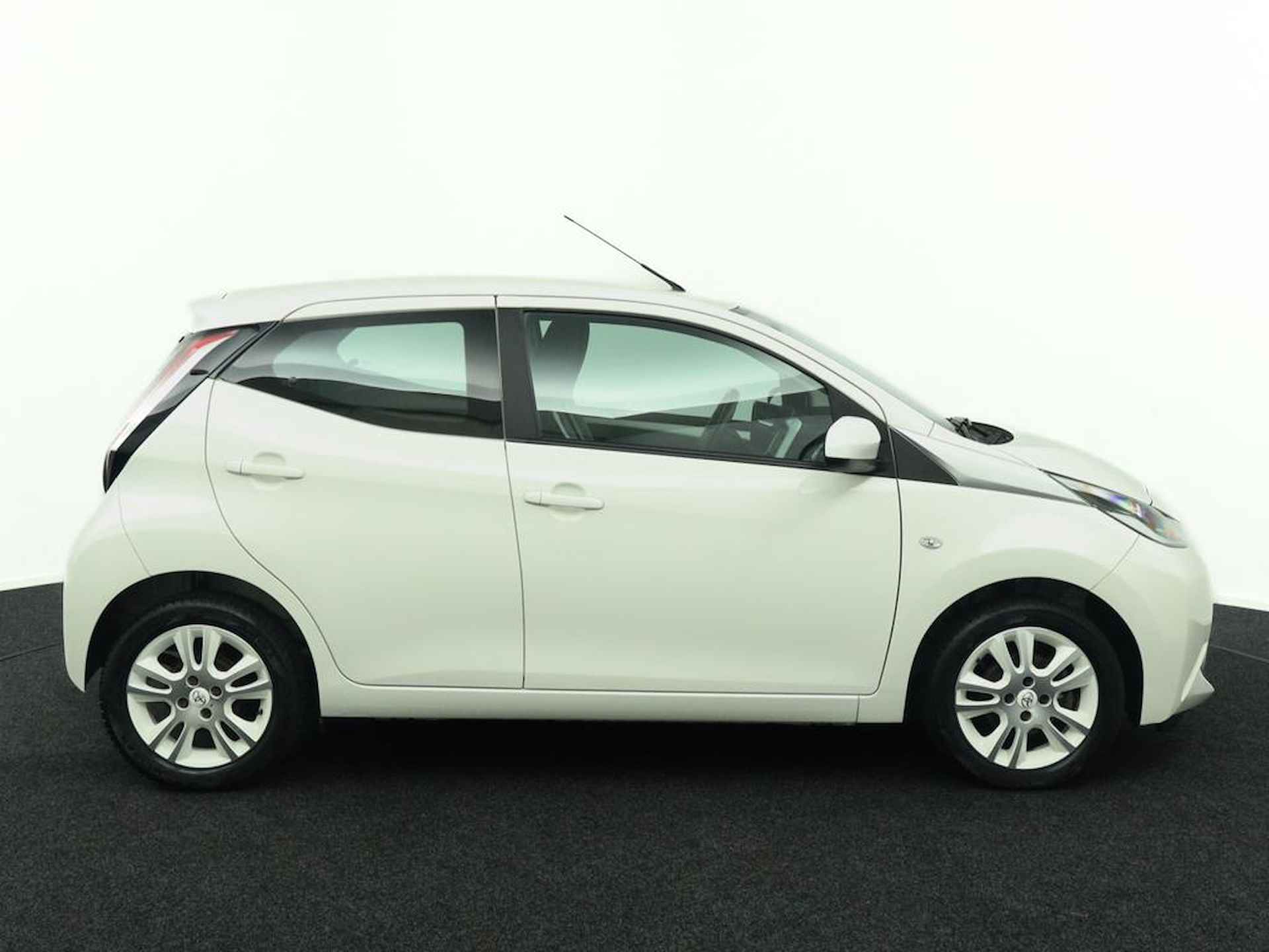 Toyota Aygo 1.0 VVT-i x-pure | Lichtmetalen Velgen | Achteruitrijcamera | Airco | - 7/47