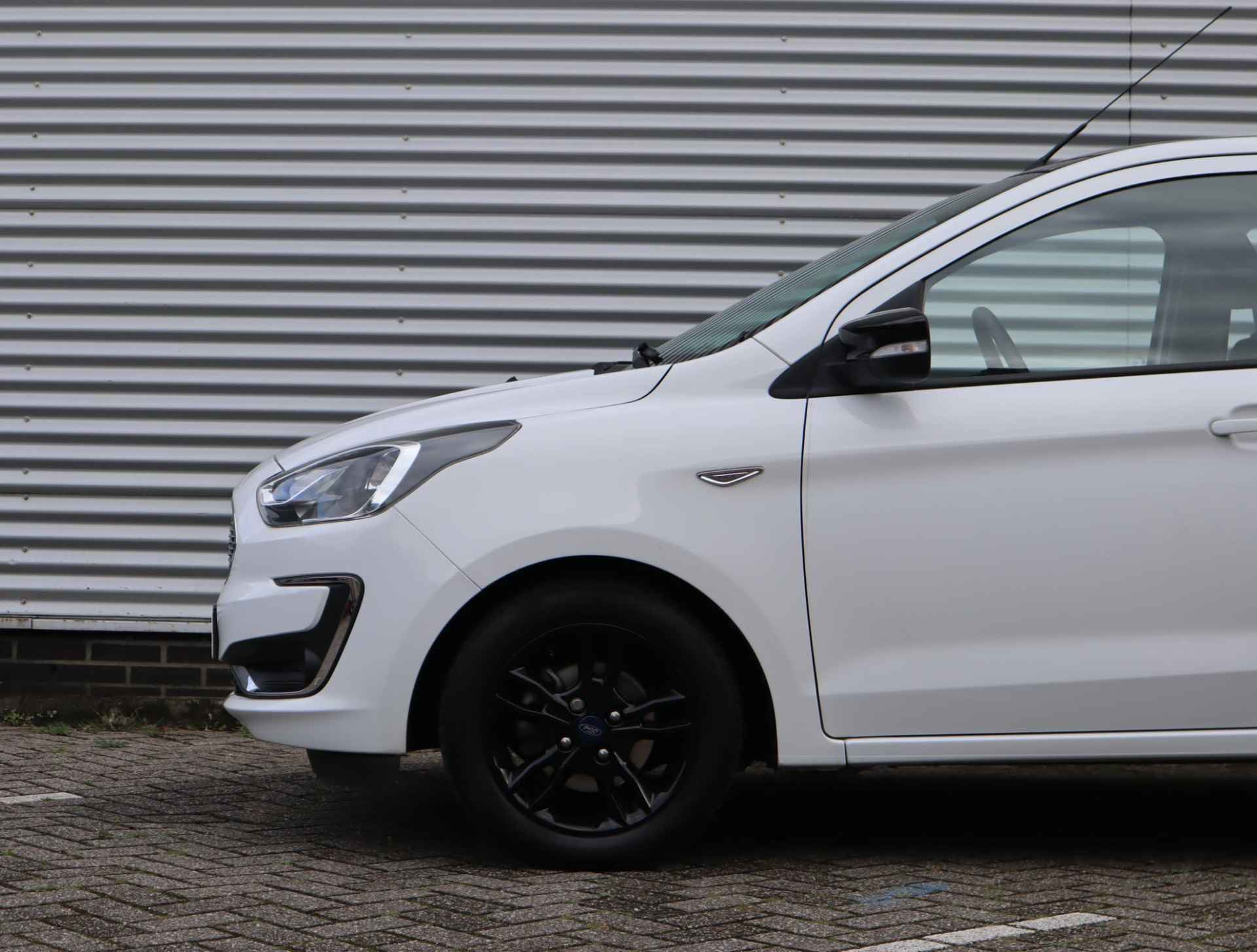 Ford Ka+ 1.2 Trend Ultimate White | Dealer onderhouden | Zeer nette auto | Bluetooth | 15" Lichtmetalen velgen | Parkeersensoren achter | Elektrisch inklapbare buitenspiegels | - 4/51