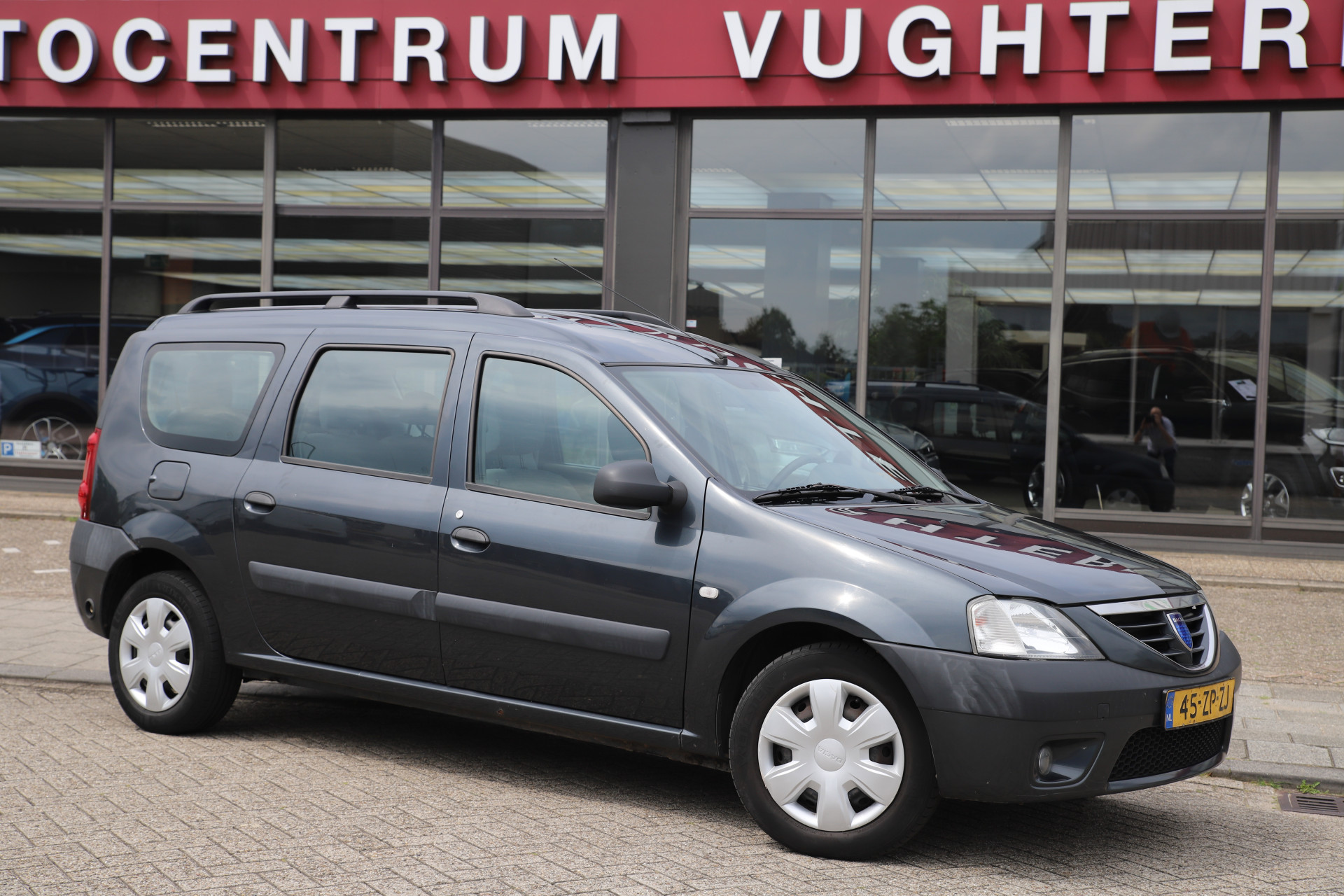 Dacia Logan MCV 1.6-16V /7-persoons/ LPG-3/ Airco/€56 per mnd/Cruise