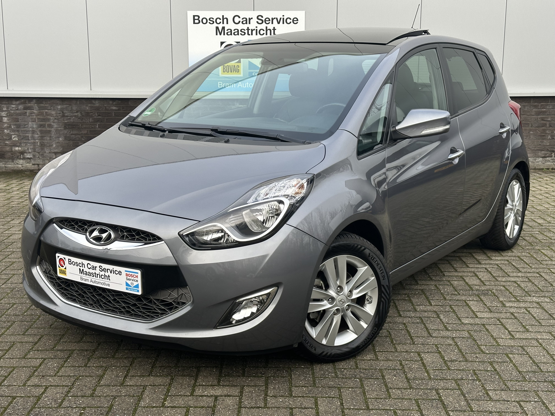 Hyundai ix20 1.6i PREMIUM | Autom. | Leer | Panorama | Weinig kilometers | Cruise & Climate control | Navigatie | Blue-tooth |