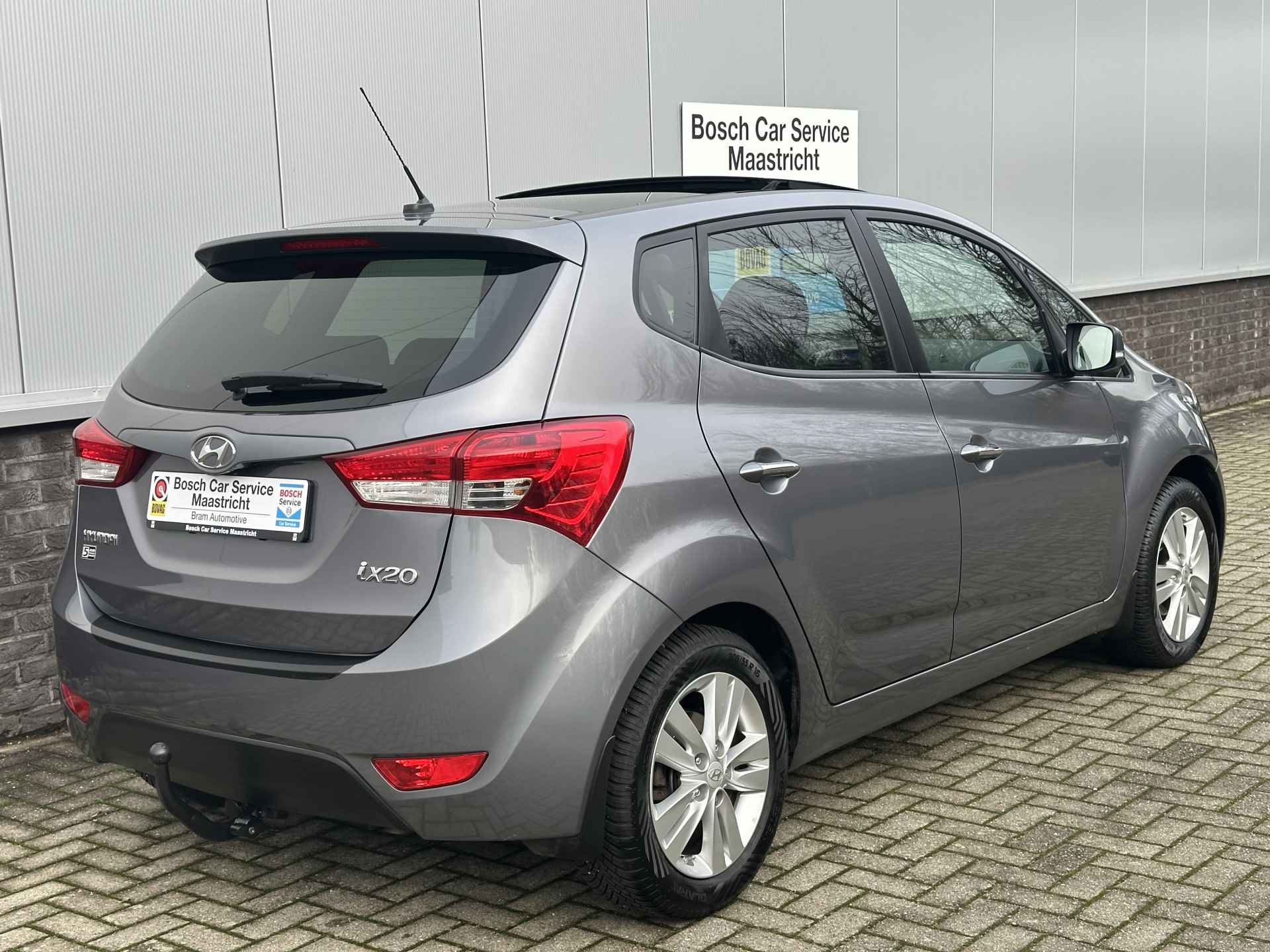 Hyundai ix20 1.6i PREMIUM | Autom. | Leer | Panorama | Weinig kilometers | Cruise & Climate control | Navigatie | Blue-tooth | - 5/28