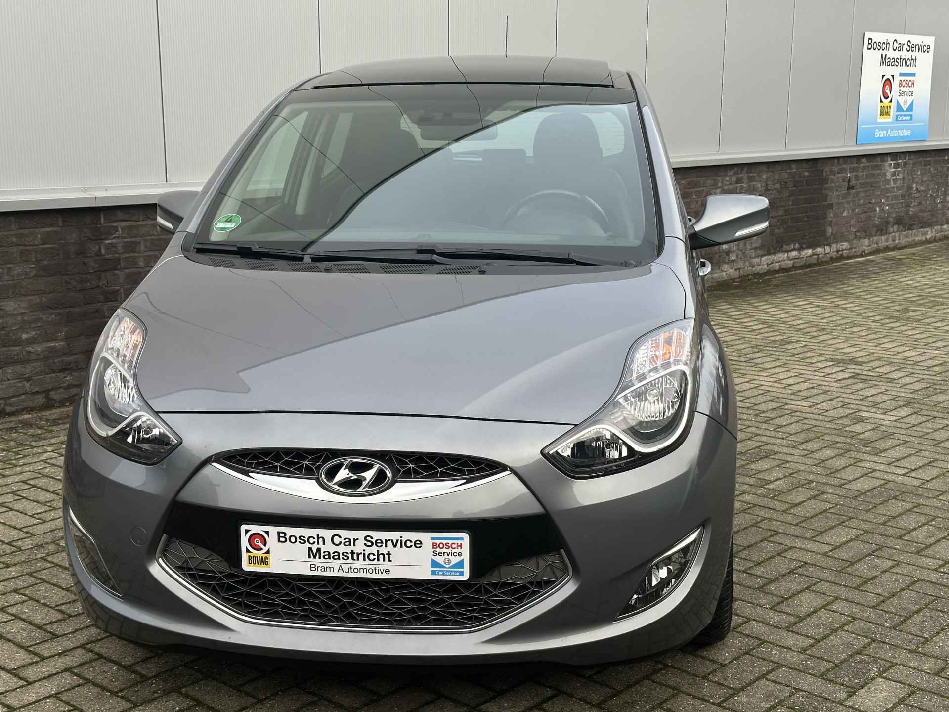 Hyundai ix20 1.6i PREMIUM | Autom. | Leer | Panorama | Weinig kilometers | Cruise & Climate control | Navigatie | Blue-tooth | - 7/28