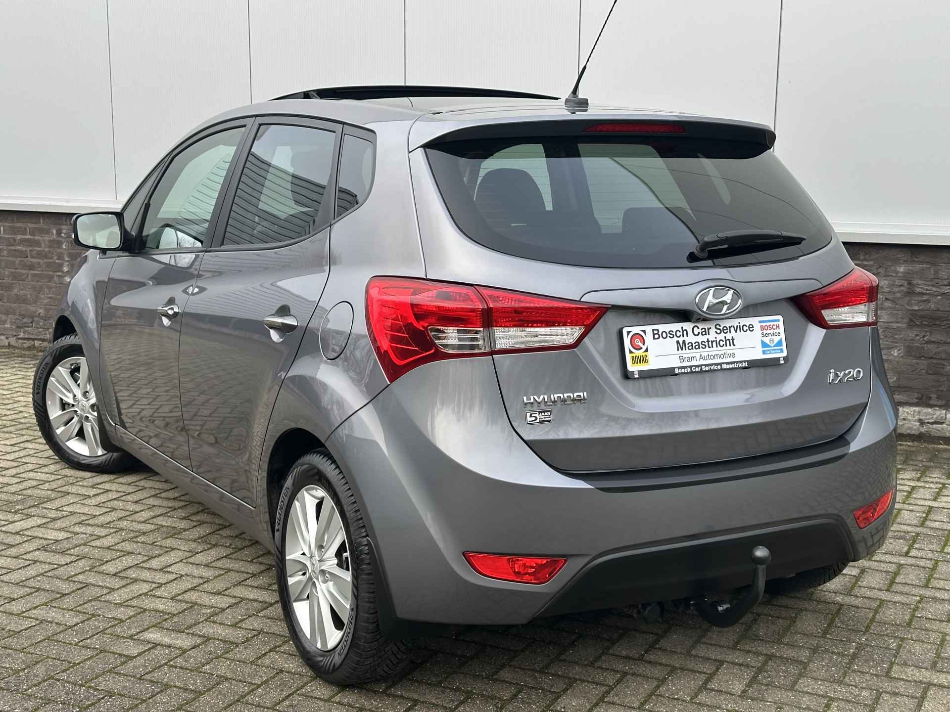 Hyundai ix20 1.6i PREMIUM | Autom. | Leer | Panorama | Weinig kilometers | Cruise & Climate control | Navigatie | Blue-tooth | - 9/28