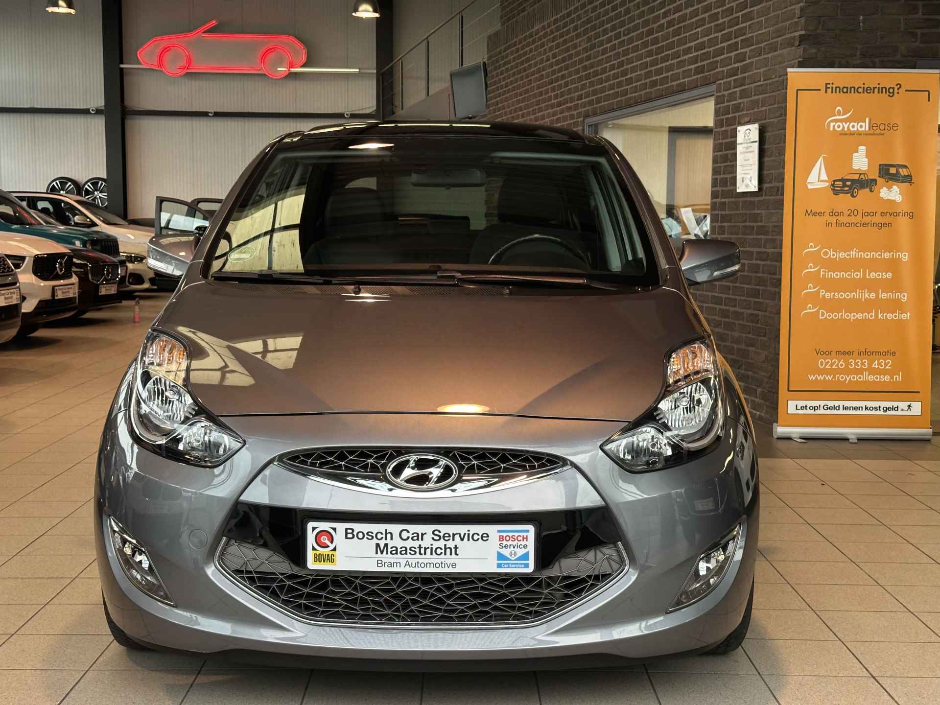 Hyundai ix20 1.6i PREMIUM | Autom. | Leer | Panorama | Weinig kilometers | Cruise & Climate control | Navigatie | Blue-tooth | - 11/28