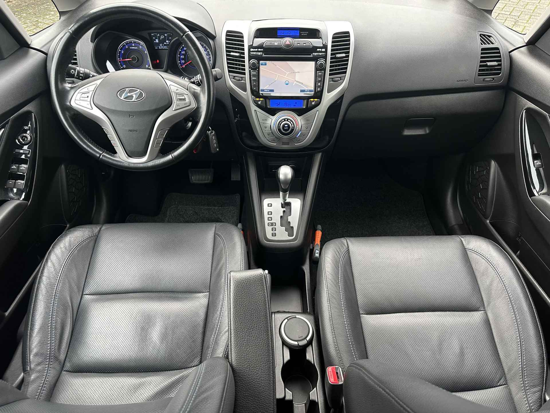 Hyundai ix20 1.6i PREMIUM | Autom. | Leer | Panorama | Weinig kilometers | Cruise & Climate control | Navigatie | Blue-tooth | - 14/28