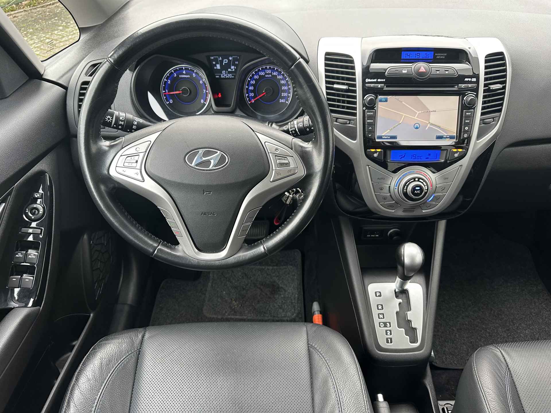 Hyundai ix20 1.6i PREMIUM | Autom. | Leer | Panorama | Weinig kilometers | Cruise & Climate control | Navigatie | Blue-tooth | - 16/28