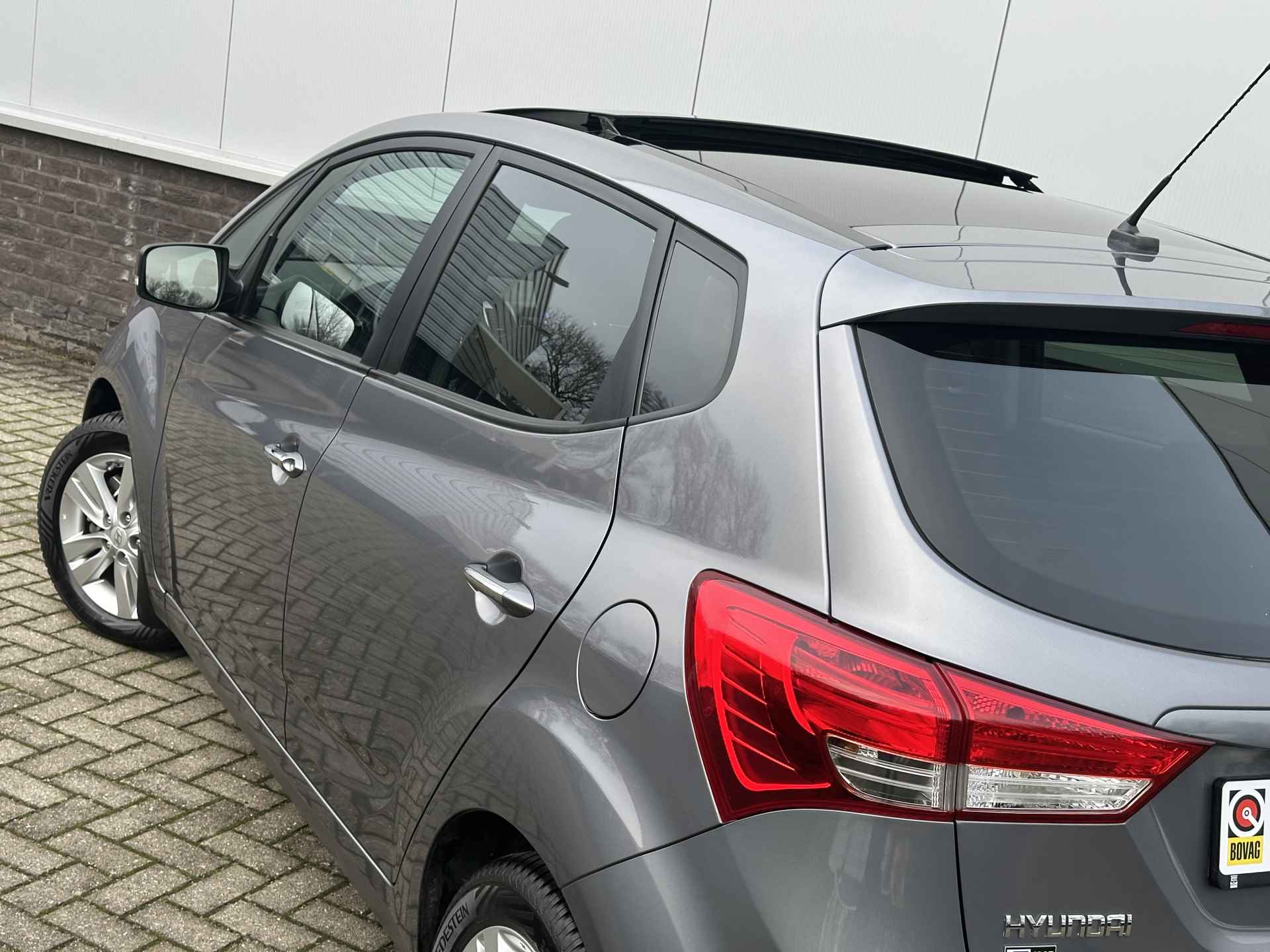 Hyundai ix20 1.6i PREMIUM | Autom. | Leer | Panorama | Weinig kilometers | Cruise & Climate control | Navigatie | Blue-tooth | - 24/28