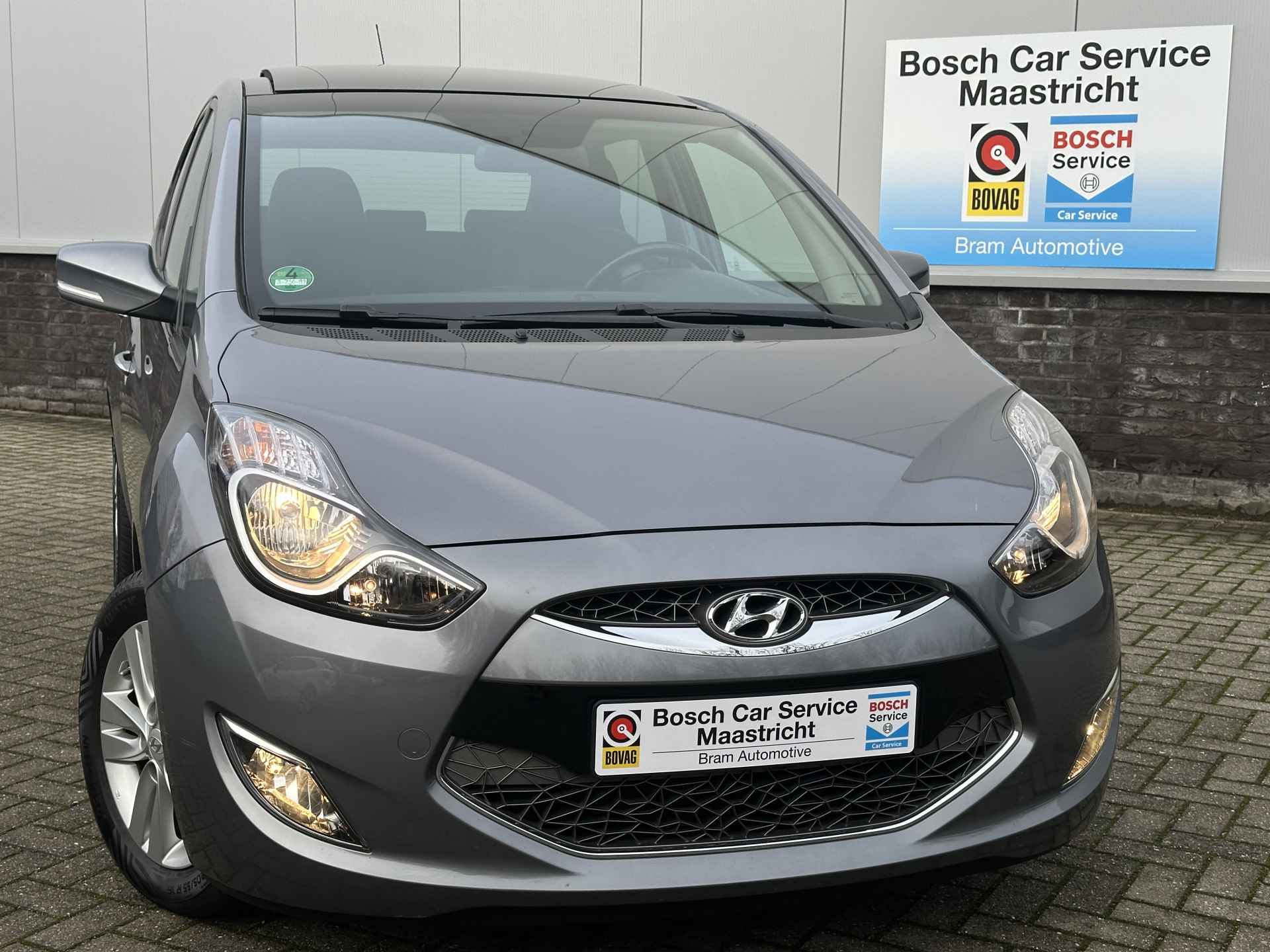 Hyundai ix20 1.6i PREMIUM | Autom. | Leer | Panorama | Weinig kilometers | Cruise & Climate control | Navigatie | Blue-tooth | - 25/28