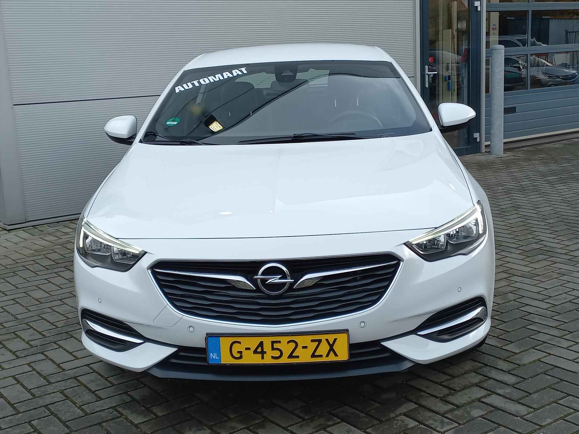 Opel Insignia Grand Sport 1.5T 165pk Business Executive Automaat | Climate control | Navigatie | 18" Lm velgen | Leer | Winterpack - 2/43