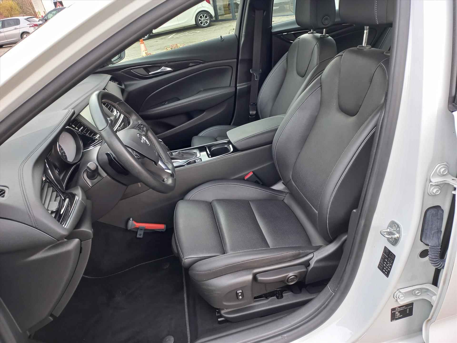 Opel Insignia Grand Sport 1.5T 165pk Business Executive Automaat | Climate control | Navigatie | 18" Lm velgen | Leer | Winterpack - 11/43