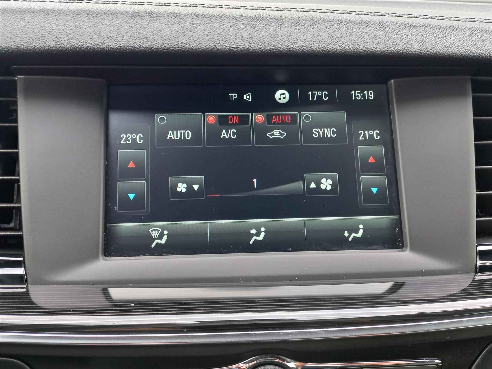 Opel Insignia Grand Sport 1.5T 165pk Business Executive Automaat | Climate control | Navigatie | 18" Lm velgen | Leer | Winterpack - 29/43