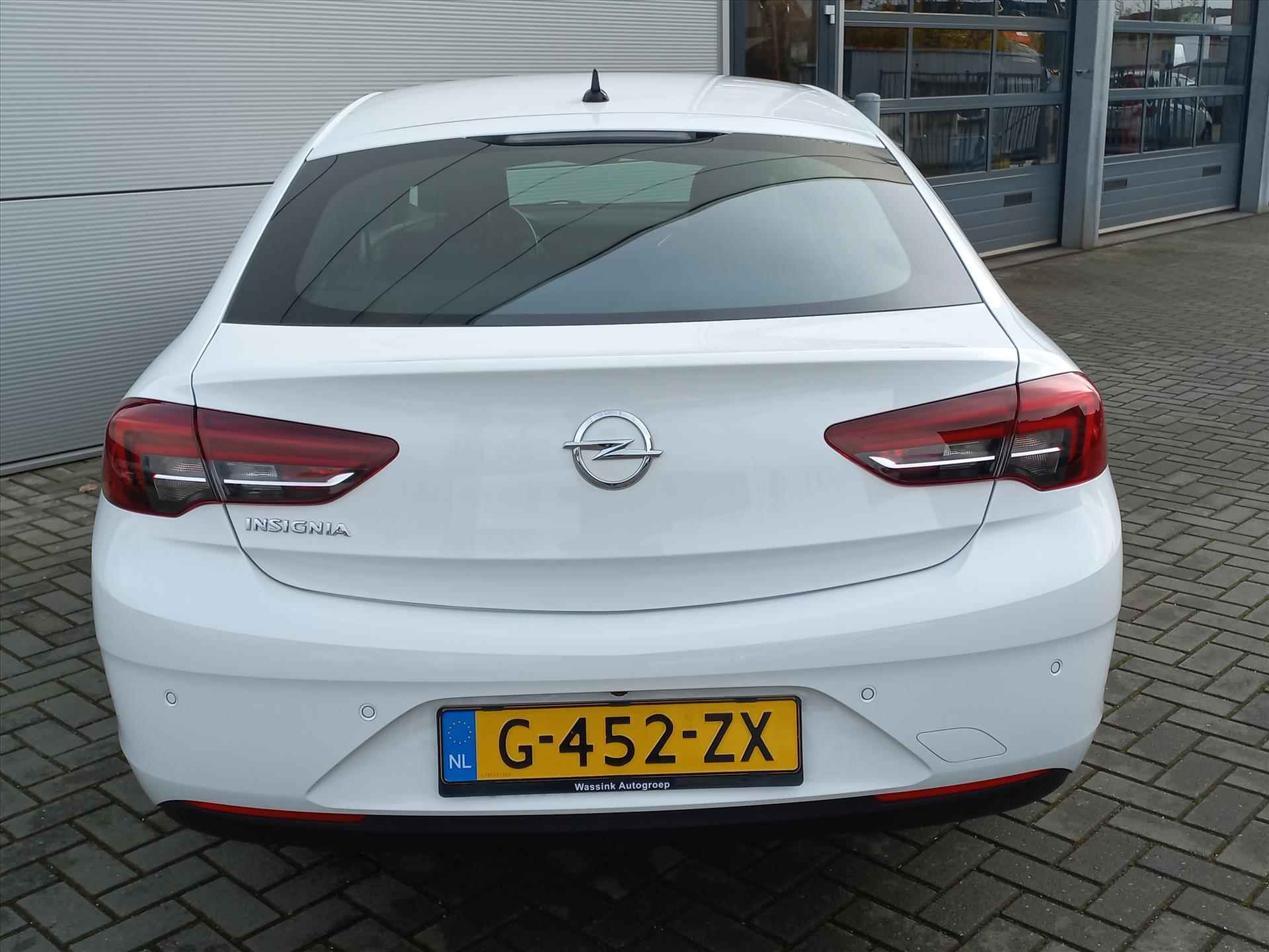 Opel Insignia Grand Sport 1.5T 165pk Business Executive Automaat | Climate control | Navigatie | 18" Lm velgen | Leer | Winterpack - 31/43