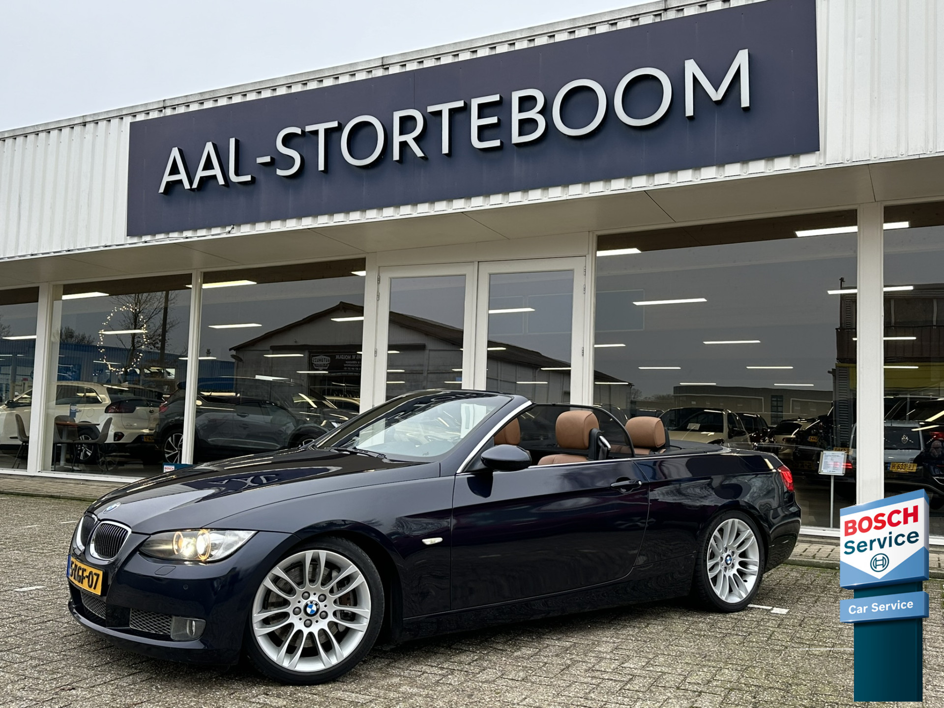 BMW 3 Serie Cabrio 335i High Executive | Handgeschakeld | Xenon | Leder | Sportstoelen | Stoelverwarming | Navi | PDC | Regen- en lichtsensor bij viaBOVAG.nl