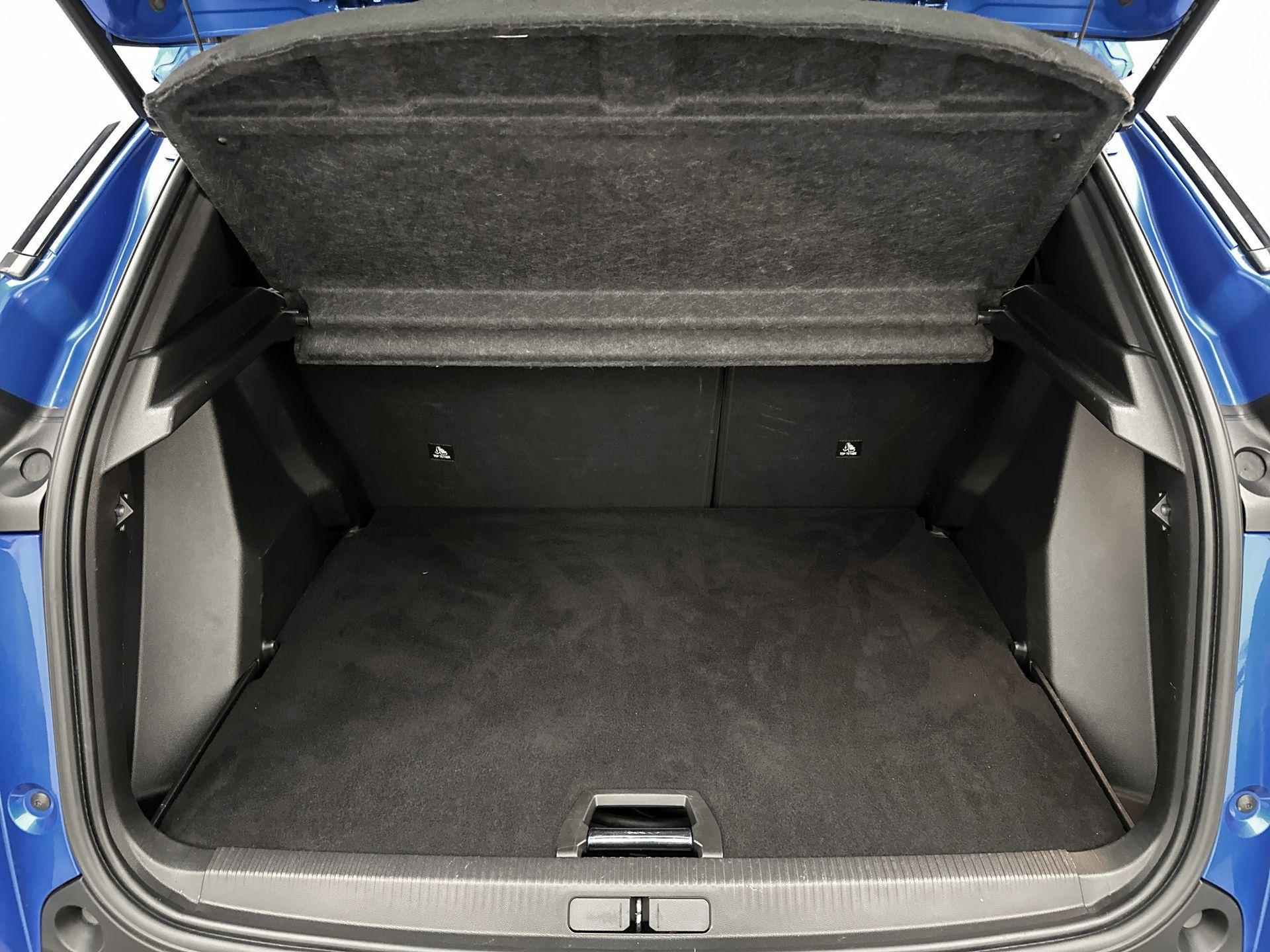 Peugeot e-2008 EV 50 kWh Allure Pack 136pk Automaat | Navigatie | Camera | 3 Fase | Voorstoelen Verwarmd | Stof/Kunstlederen Bekleding - 16/37