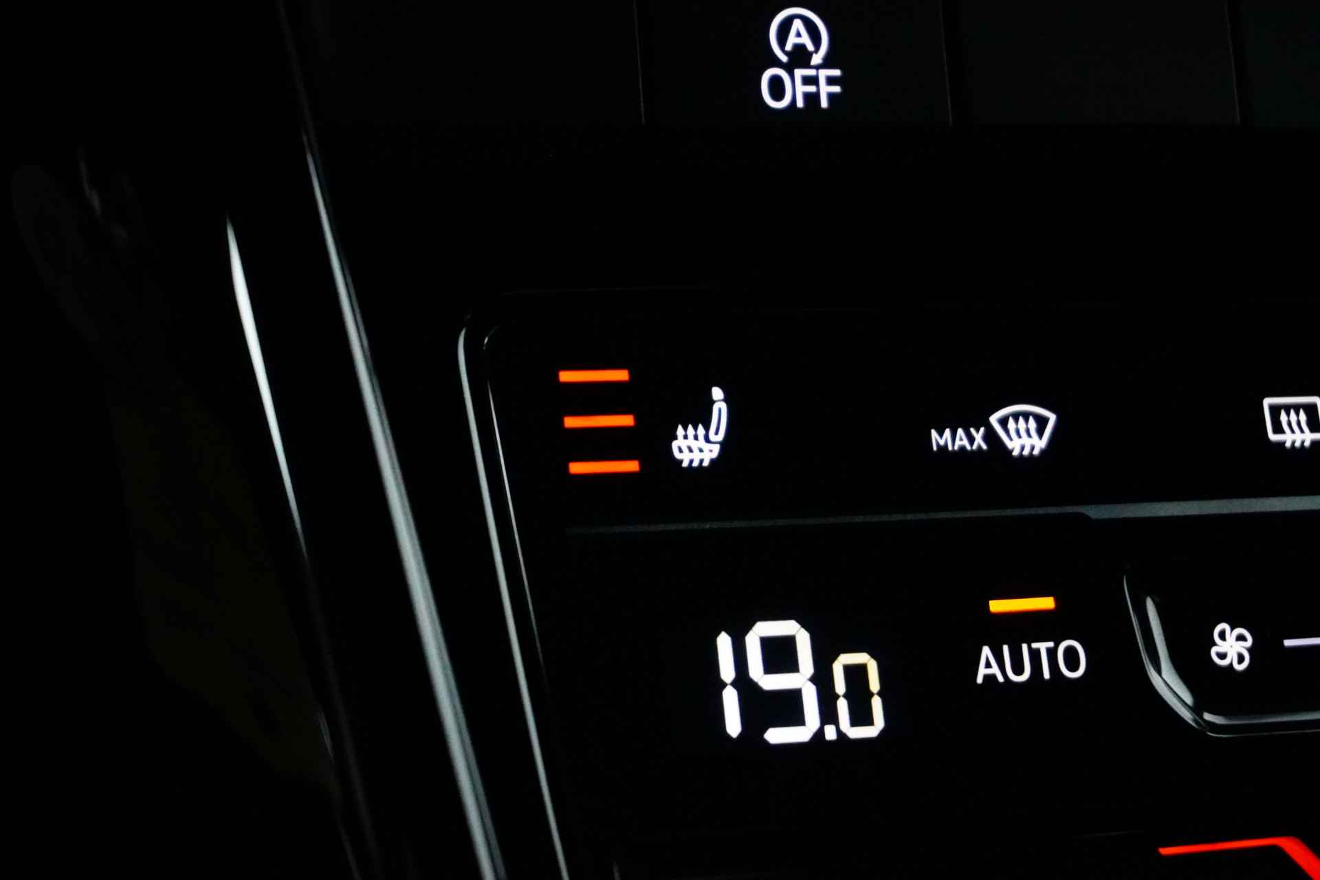 Volkswagen T-Roc 1.5 TSI 150 pk R-Line 7-DSG | Trekhaak | Led koplampen | Navigatie | Achteruitrijcamera | - 26/32