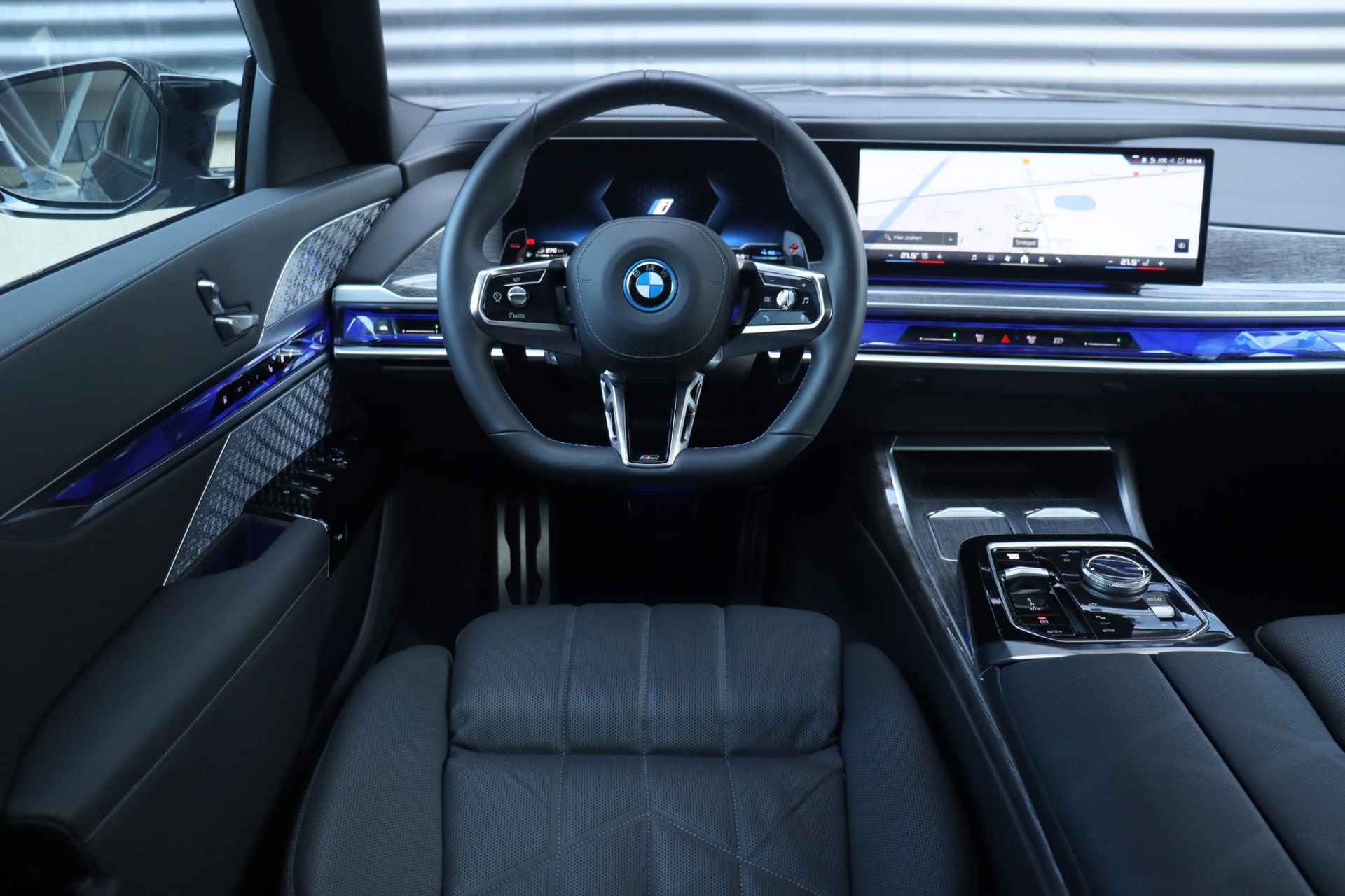 BMW 7-serie M760e xDrive | High Executive | M Performance Pack | Trekhaak | Executive Drive Pro | Innovation Pack | Sky Lounge | Elektr. Deuren | Active Steering | Bowers & Wilkins Diamond Surround Sound | 21''LMV - 10/47