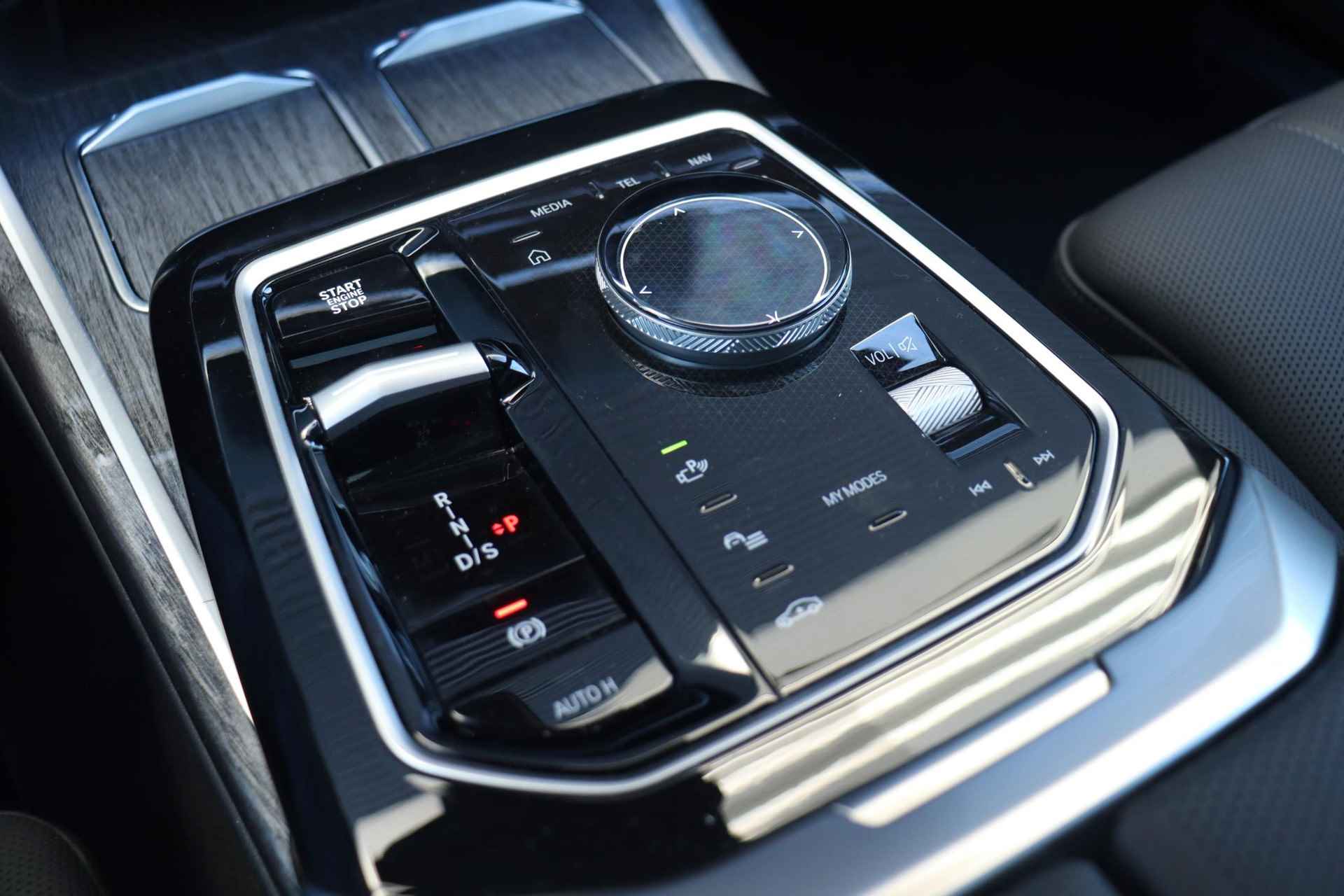 BMW 7-serie M760e xDrive | High Executive | M Performance Pack | Trekhaak | Executive Drive Pro | Innovation Pack | Sky Lounge | Elektr. Deuren | Active Steering | Bowers & Wilkins Diamond Surround Sound | 21''LMV - 20/47