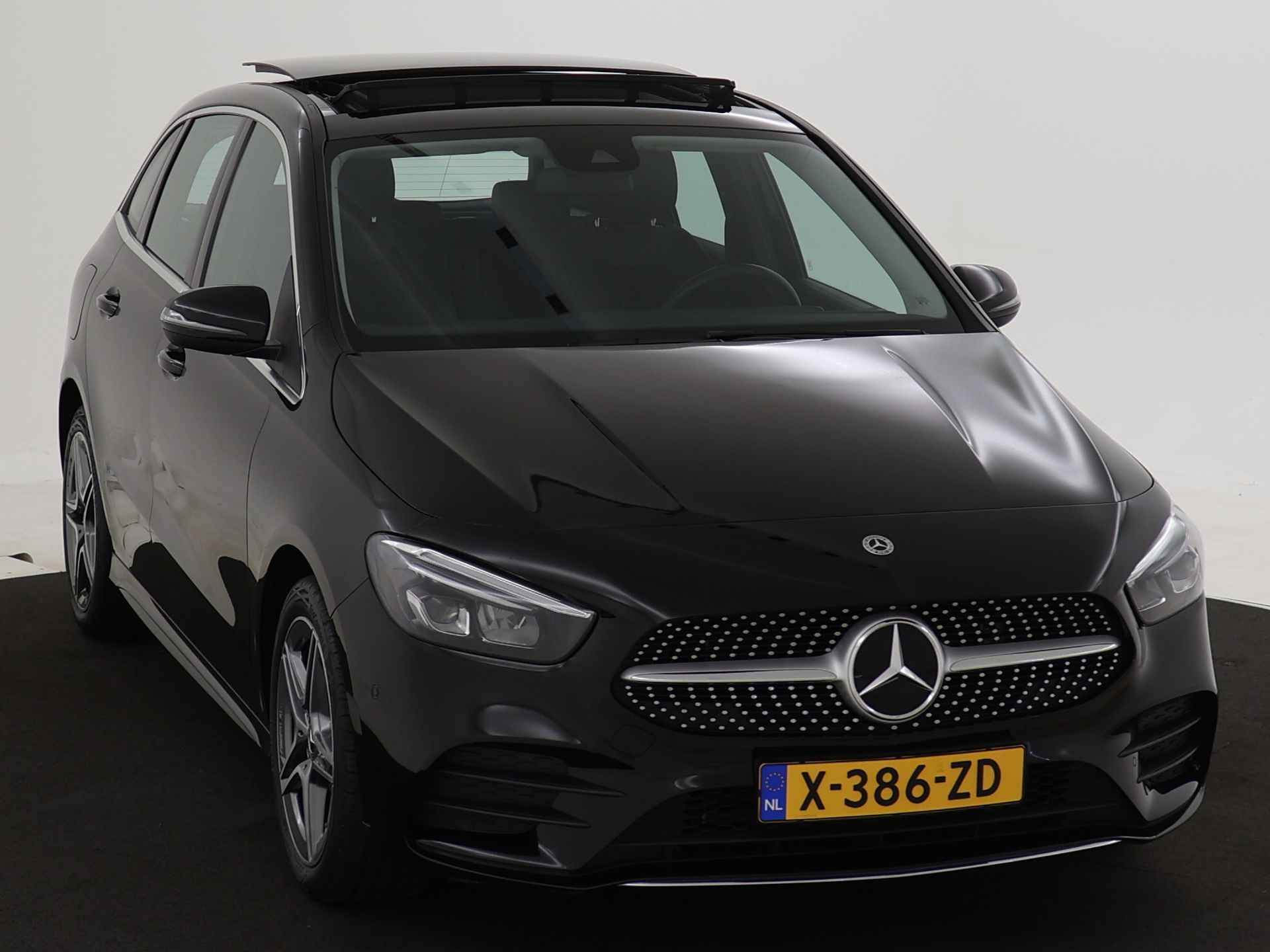 Mercedes-Benz B-Klasse 250 e AMG Line Limited | Panoramadak | Sfeerverlichting | Apple Carplay | Elektrische Achterklep | Inclusief 24 maanden MB Certified garantie voor Europa. - 28/44