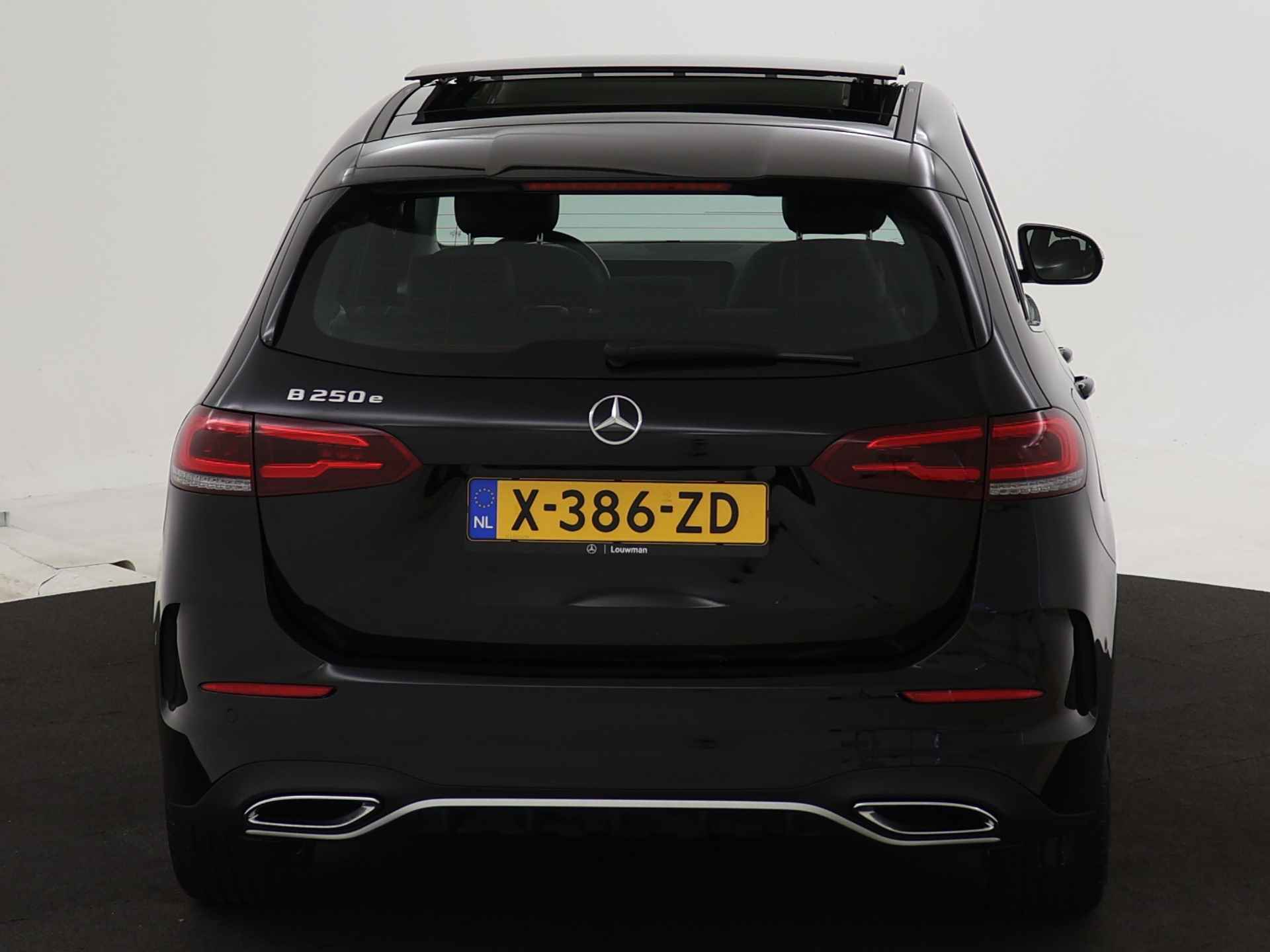 Mercedes-Benz B-Klasse 250 e AMG Line Limited | Panoramadak | Sfeerverlichting | Apple Carplay | Elektrische Achterklep | Inclusief 24 maanden MB Certified garantie voor Europa. - 29/44
