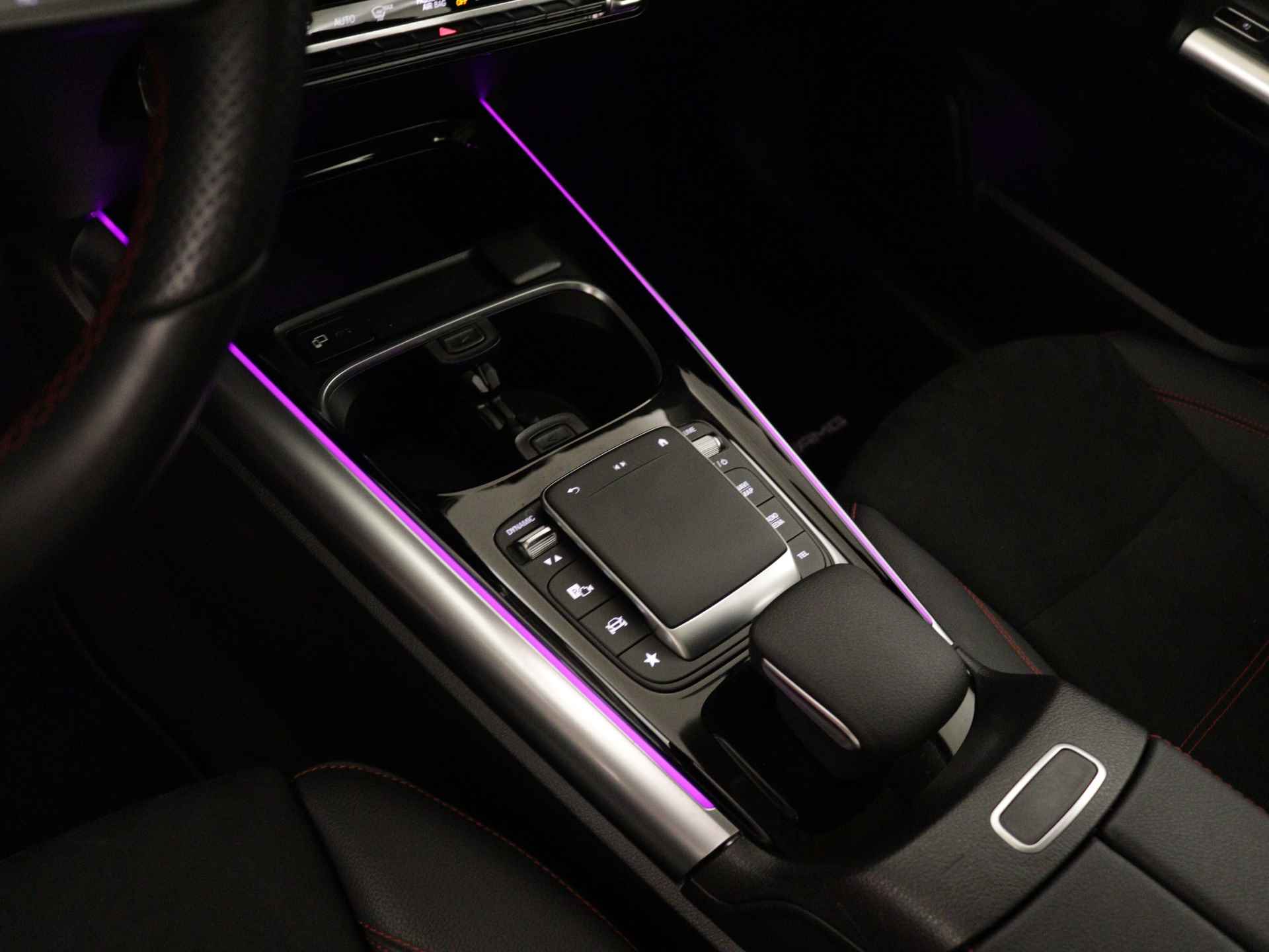 Mercedes-Benz B-Klasse 250 e AMG Line Limited | Panoramadak | Sfeerverlichting | Apple Carplay | Elektrische Achterklep | Inclusief 24 maanden MB Certified garantie voor Europa. - 33/44