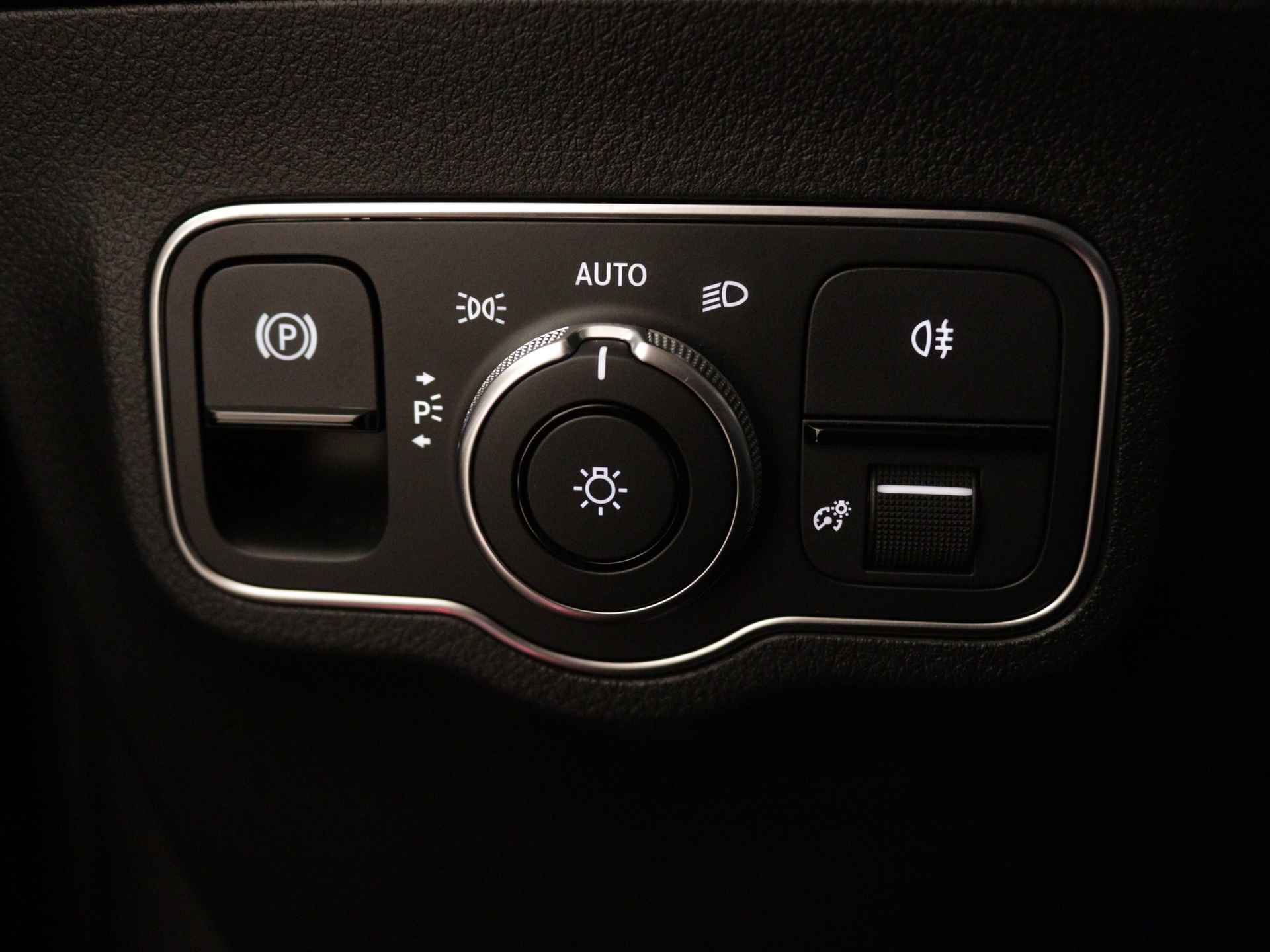 Mercedes-Benz B-Klasse 250 e AMG Line Limited | Panoramadak | Sfeerverlichting | Apple Carplay | Elektrische Achterklep | Inclusief 24 maanden MB Certified garantie voor Europa. - 34/44