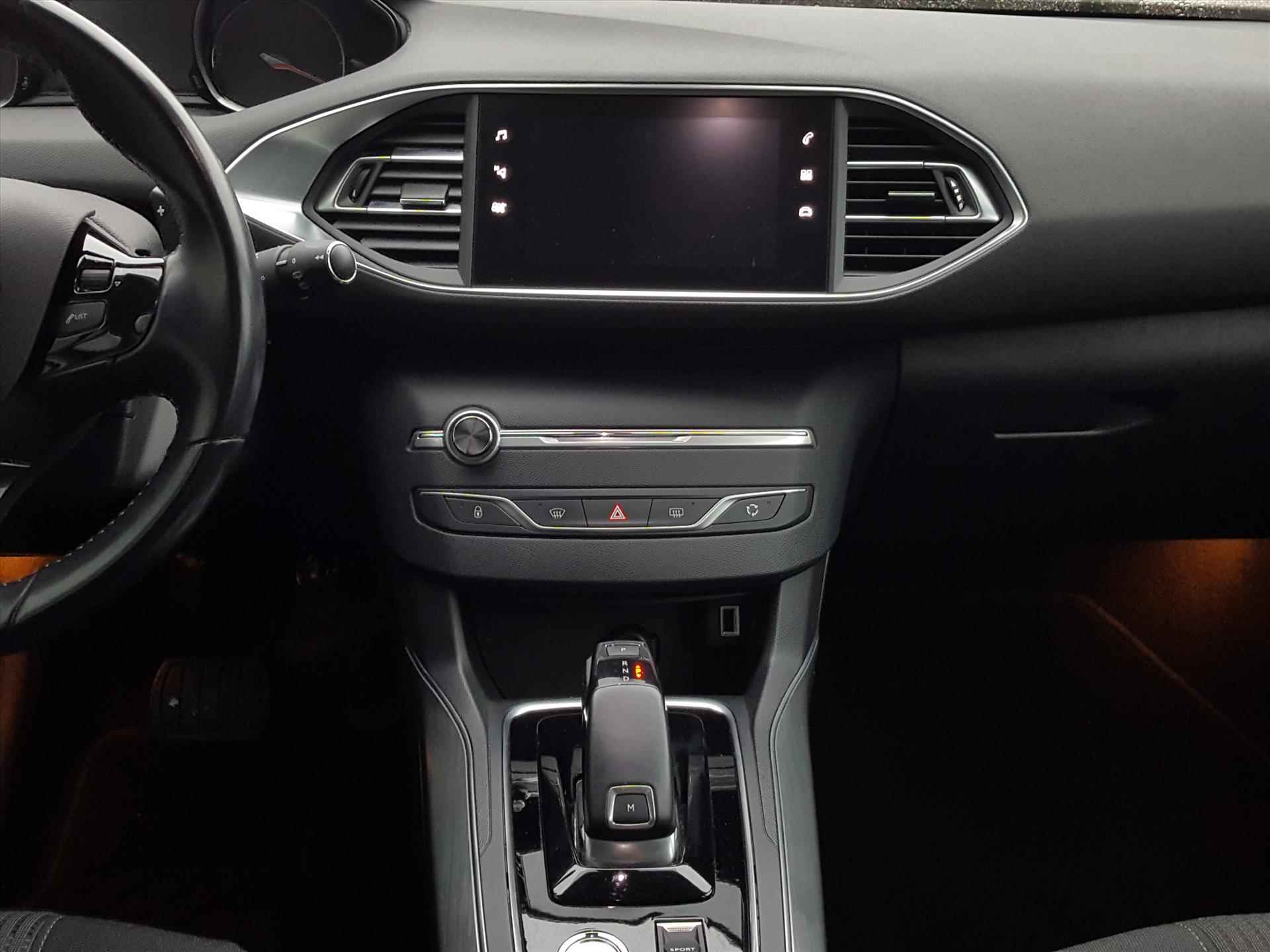 PEUGEOT 308 SW ALLURE 1.2 PureTech 130pk Navigatie | Bluetooth | AppleCarPlay & AndroidAuto | Parkeerhulp achter | Climate Control | 4Season Banden - 23/48