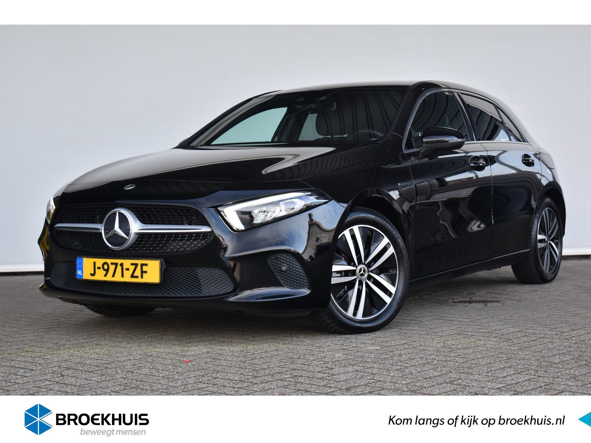 Mercedes-Benz A-Klasse 250 e Business Solution Luxury Limited LEDER/WIDESCREEN/SFEERVERLICHTING/NAVI/LED ADAPTIEF/SPORTSTOELEN bij viaBOVAG.nl