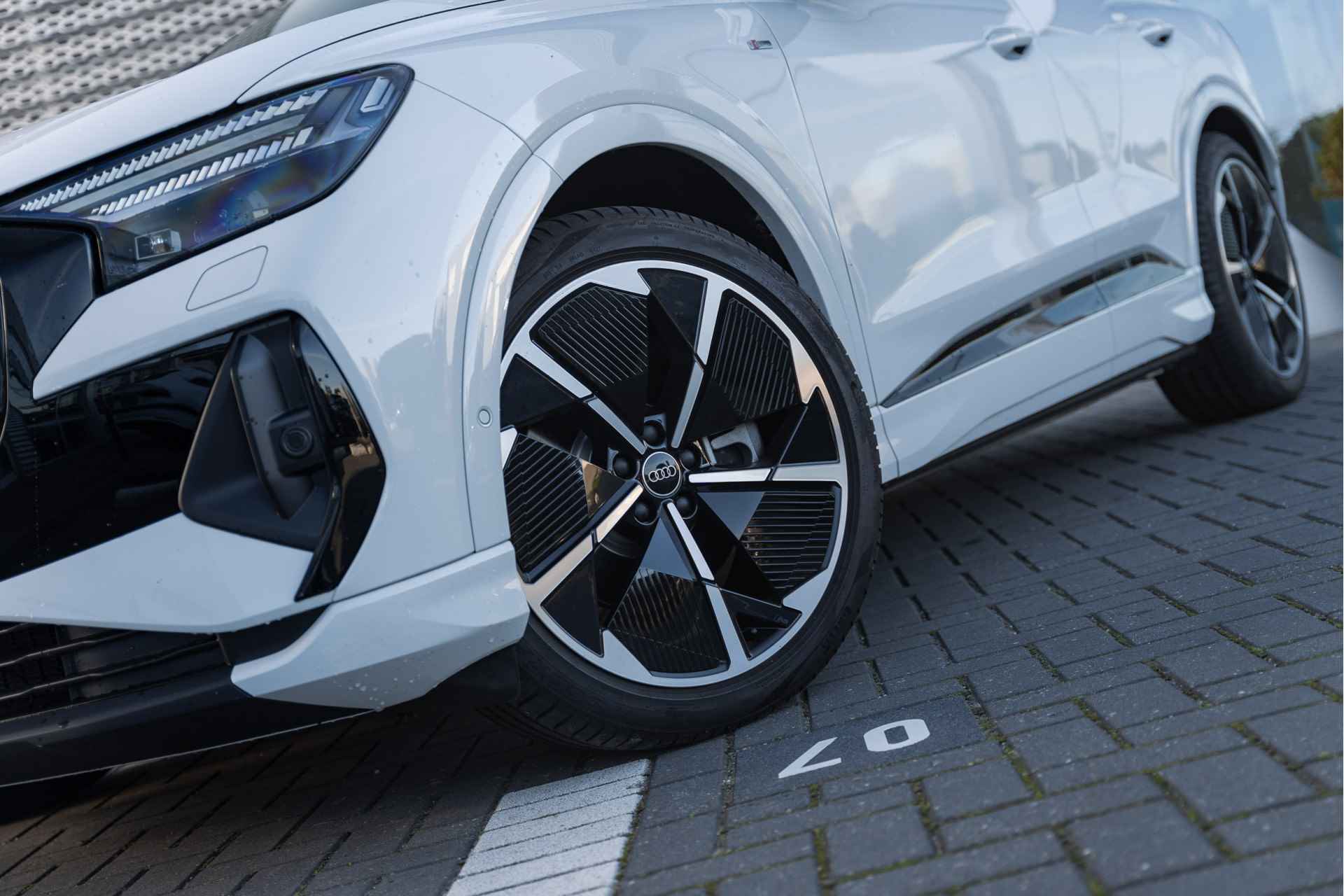 Audi Q4 Sportback e-tron 40 204PK S edition | 21" Velgen | SONOS | Head-Up Display | Adaptive Cruise Control | Optiekpakket Zwart | Privacy Glass | Matri - 4/40