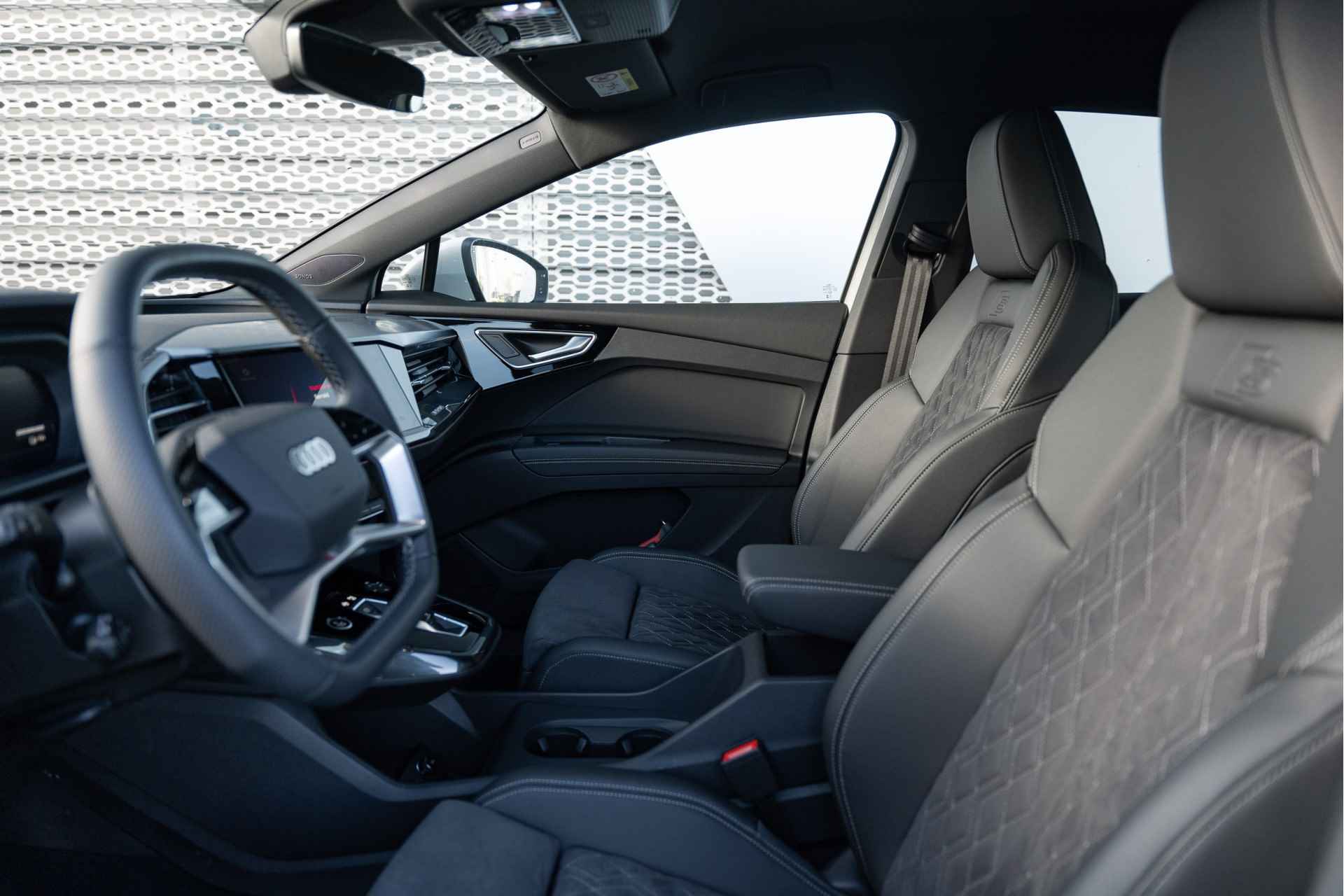 Audi Q4 Sportback e-tron 40 204PK S edition | 21" Velgen | SONOS | Head-Up Display | Adaptive Cruise Control | Optiekpakket Zwart | Privacy Glass | Matri - 12/40