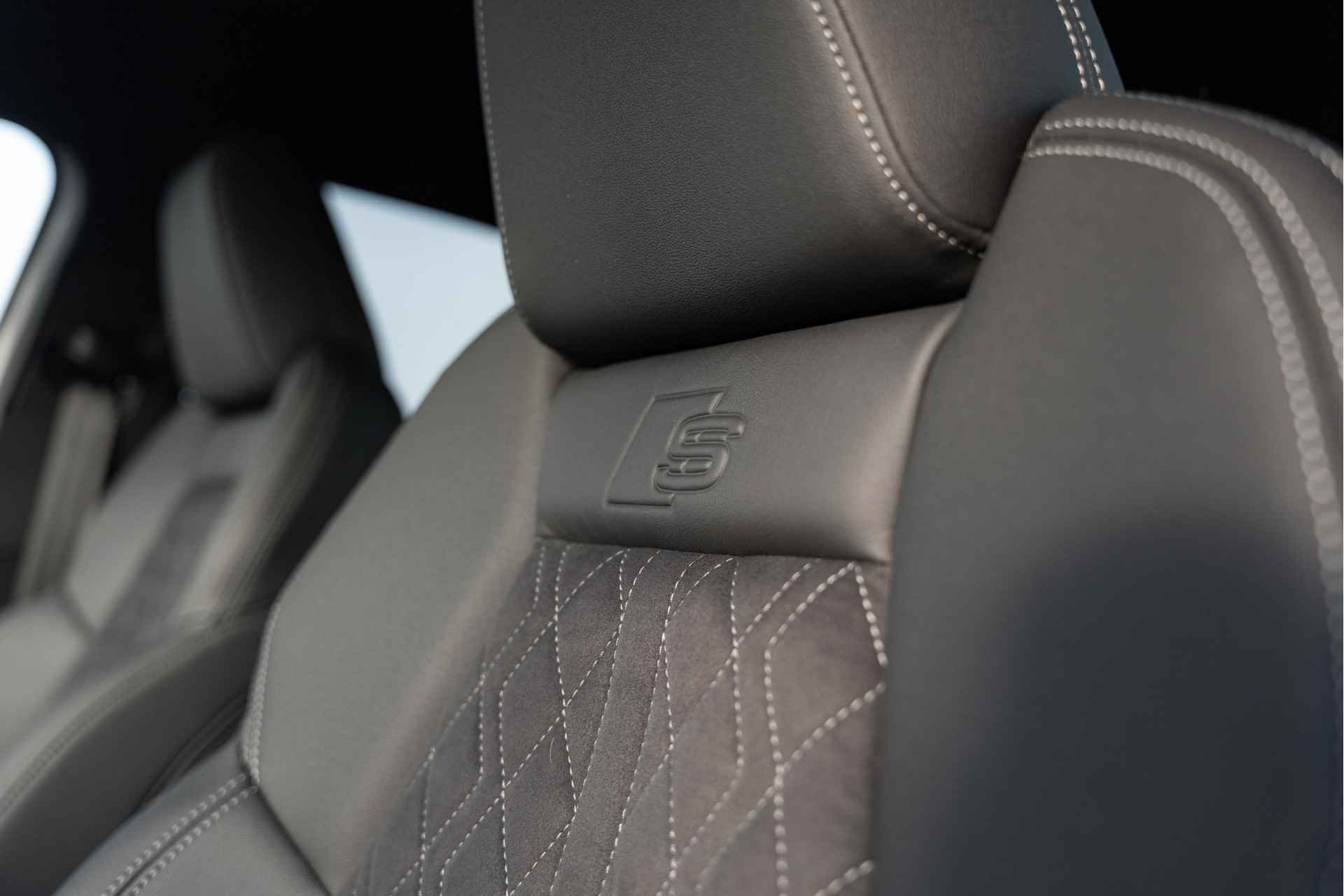 Audi Q4 Sportback e-tron 40 204PK S edition | 21" Velgen | SONOS | Head-Up Display | Adaptive Cruise Control | Optiekpakket Zwart | Privacy Glass | Matri - 13/40