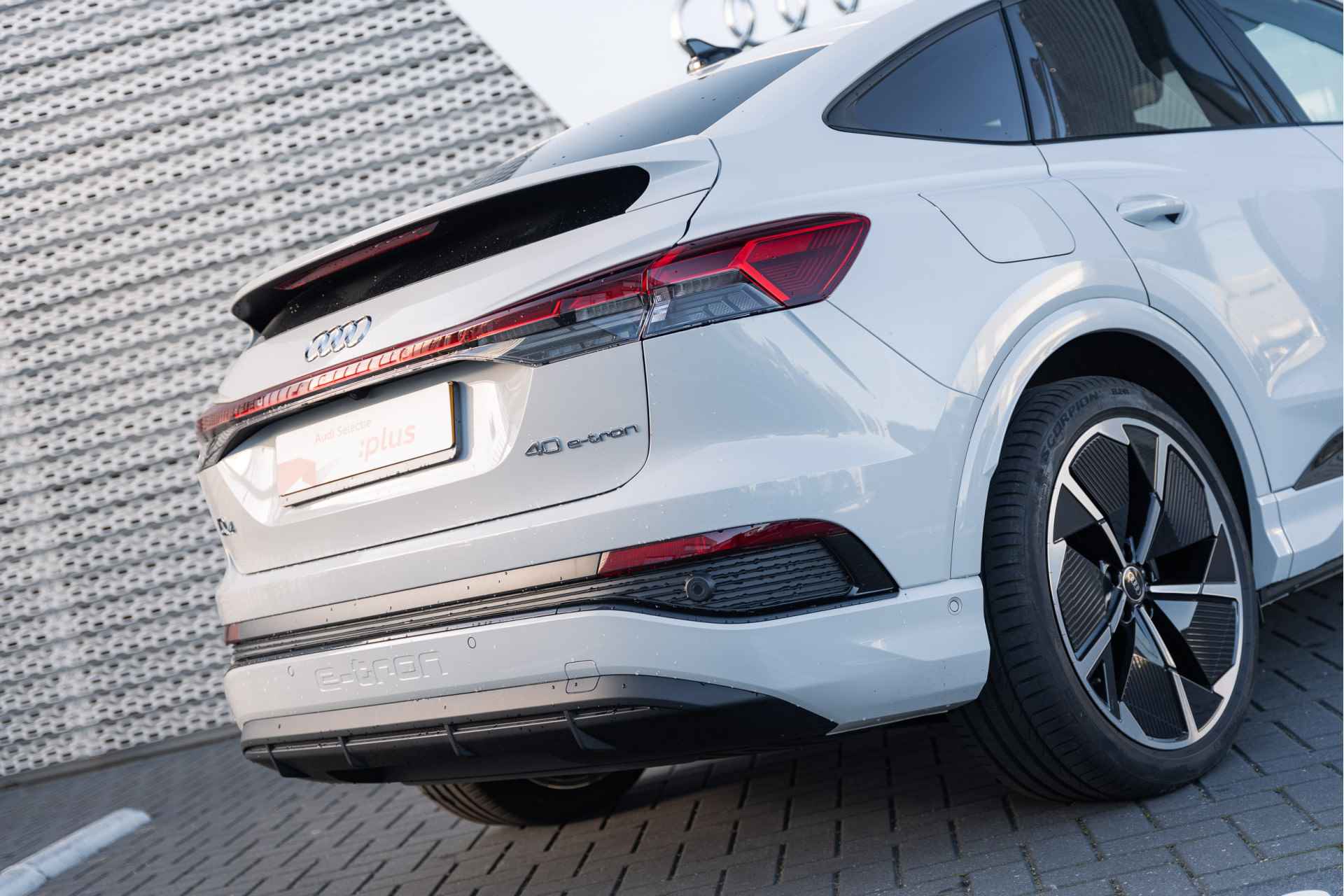 Audi Q4 Sportback e-tron 40 204PK S edition | 21" Velgen | SONOS | Head-Up Display | Adaptive Cruise Control | Optiekpakket Zwart | Privacy Glass | Matri - 16/40