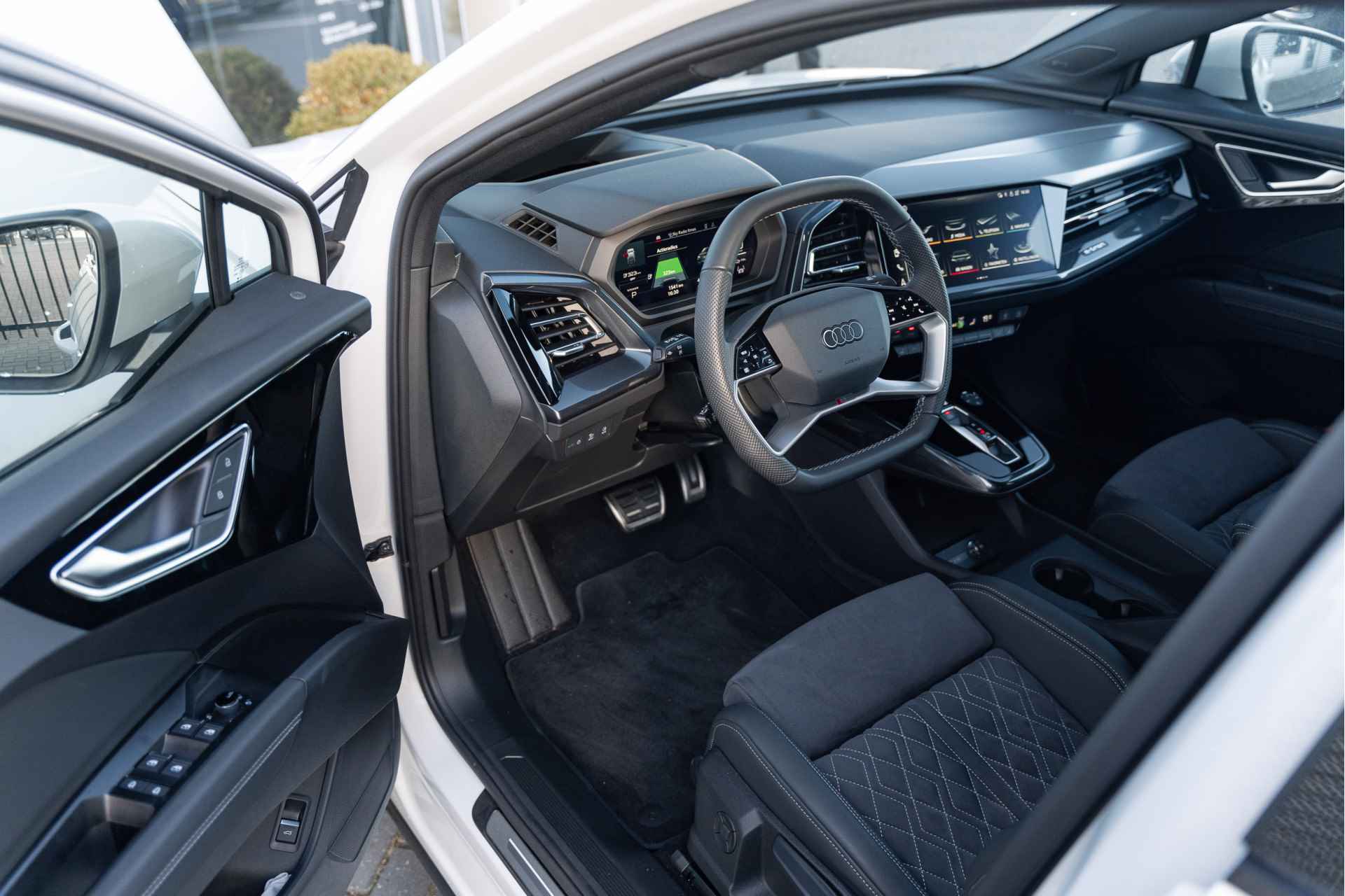 Audi Q4 Sportback e-tron 40 204PK S edition | 21" Velgen | SONOS | Head-Up Display | Adaptive Cruise Control | Optiekpakket Zwart | Privacy Glass | Matri - 23/40