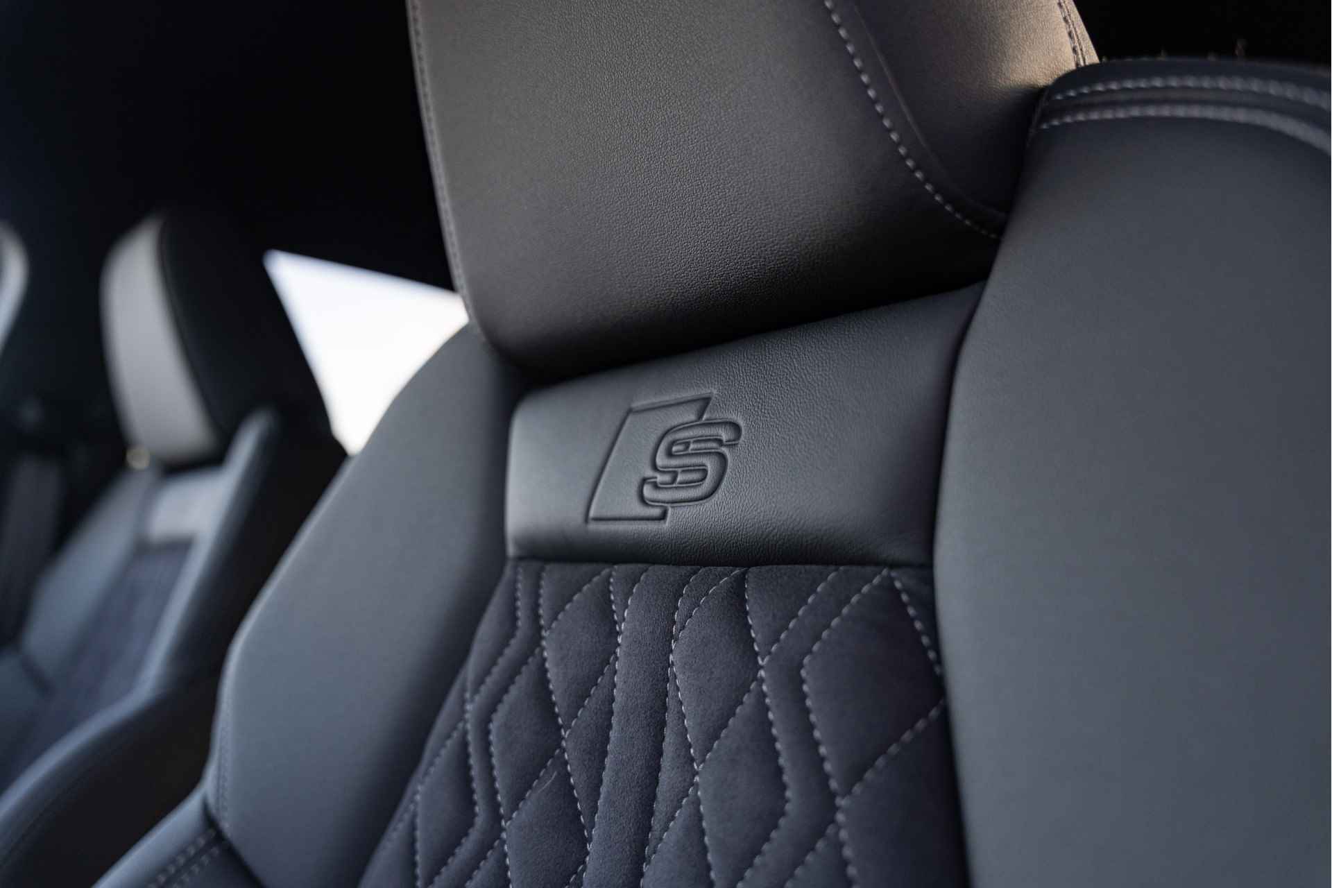 Audi Q4 Sportback e-tron 40 204PK S edition | 21" Velgen | SONOS | Head-Up Display | Adaptive Cruise Control | Optiekpakket Zwart | Privacy Glass | Matri - 26/40