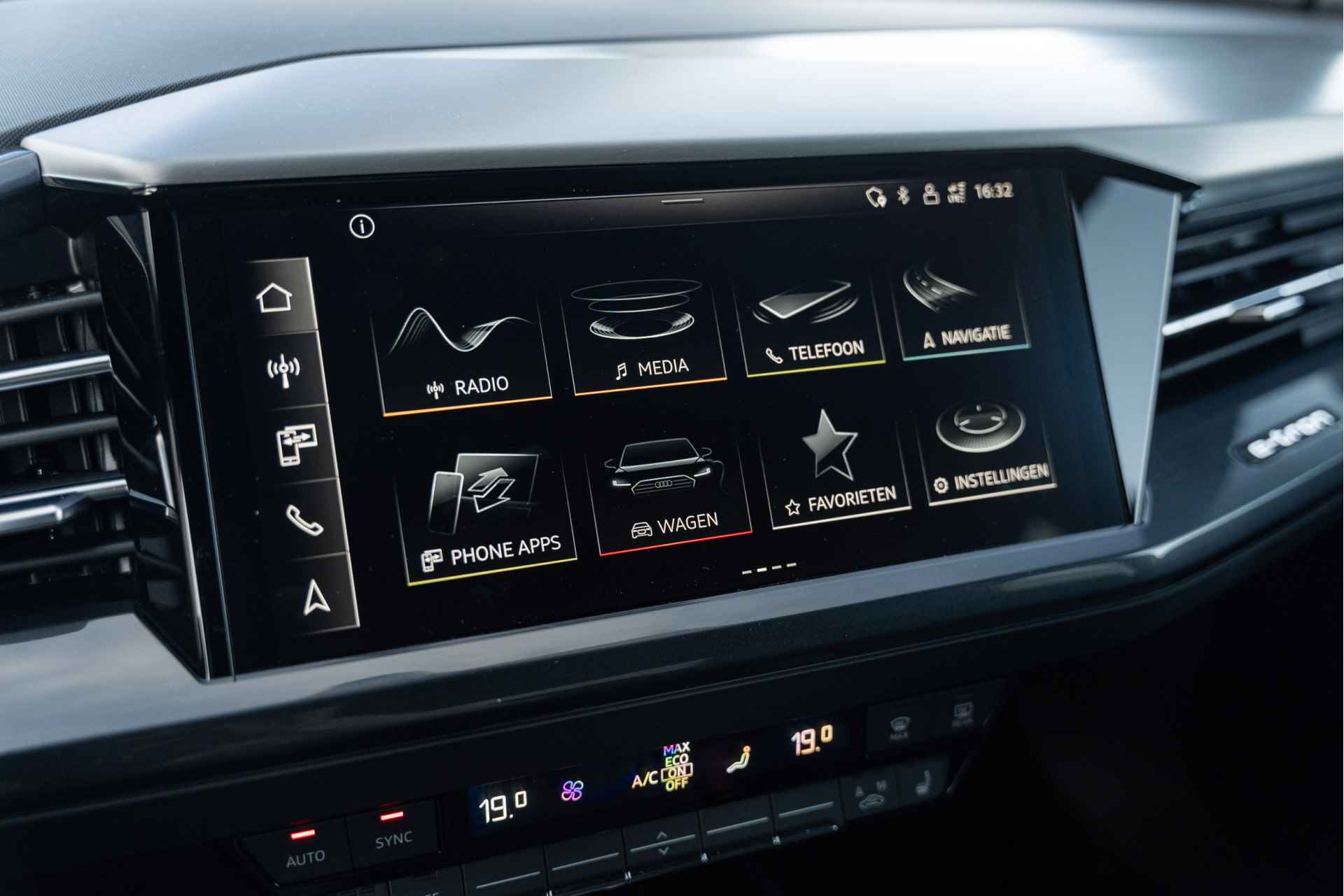 Audi Q4 Sportback e-tron 40 204PK S edition | 21" Velgen | SONOS | Head-Up Display | Adaptive Cruise Control | Optiekpakket Zwart | Privacy Glass | Matri - 32/40