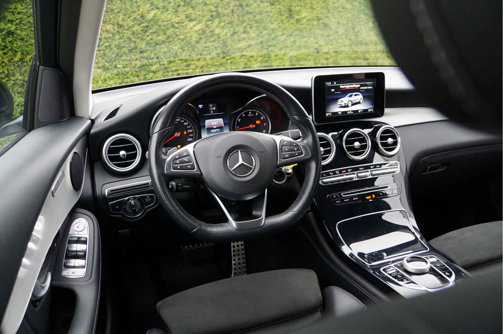 Mercedes-Benz GLC GLC 300 4MATIC AMG line | Distronic LED ILS Stoelverwarming - 6/37