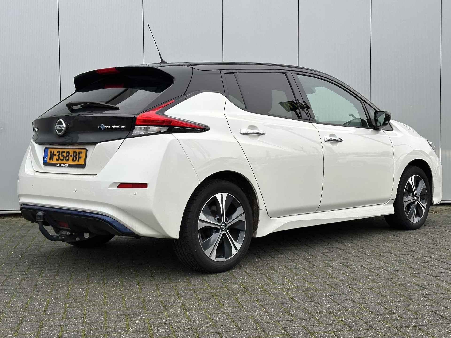 Nissan LEAF e+ N-Connecta 62 kWh / 385 KM WLTP / Navigatie / Fietsendragerhaak / 360 Camera / Stoelverwarming Voor + Achter / Climate & Cruise Control / - 3/44