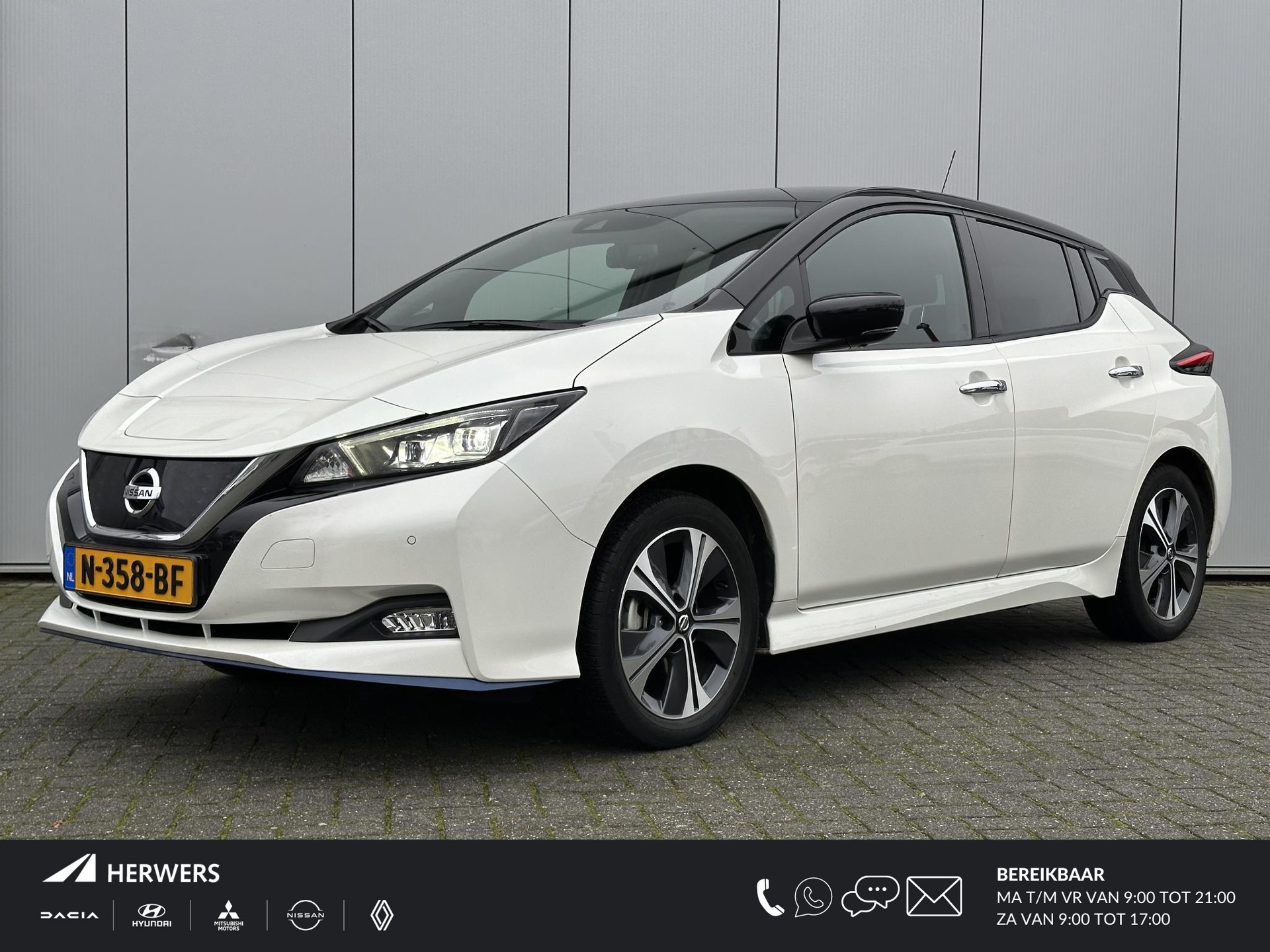 Nissan LEAF e+ N-Connecta 62 kWh / 385 KM WLTP / Navigatie / Fietsendragerhaak / 360 Camera / Stoelverwarming Voor + Achter / Climate & Cruise Control /