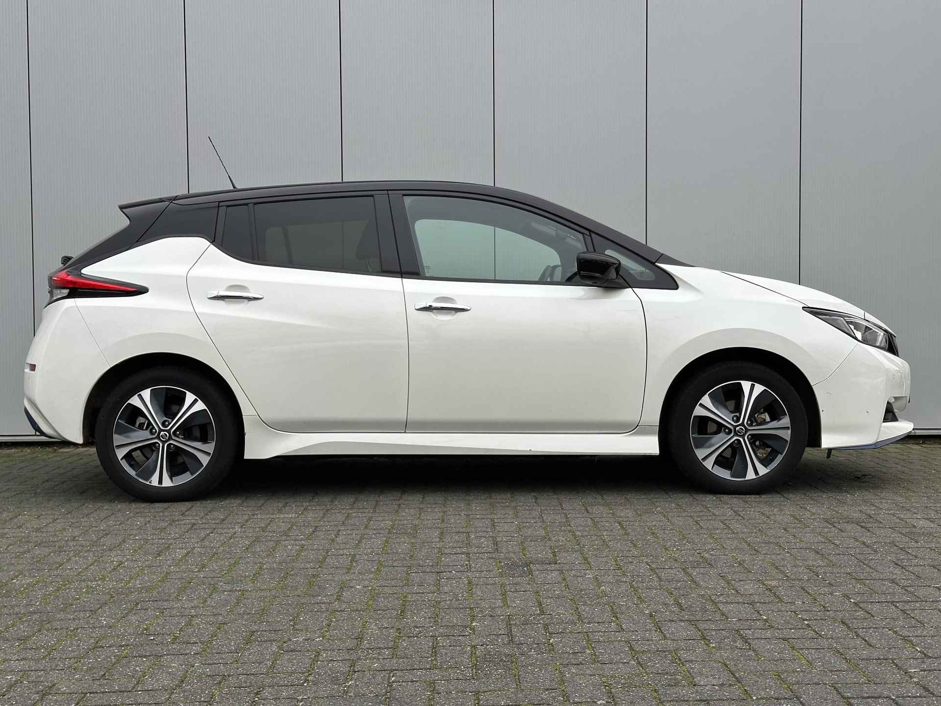 Nissan LEAF e+ N-Connecta 62 kWh / 385 KM WLTP / Navigatie / Fietsendragerhaak / 360 Camera / Stoelverwarming Voor + Achter / Climate & Cruise Control / - 7/44