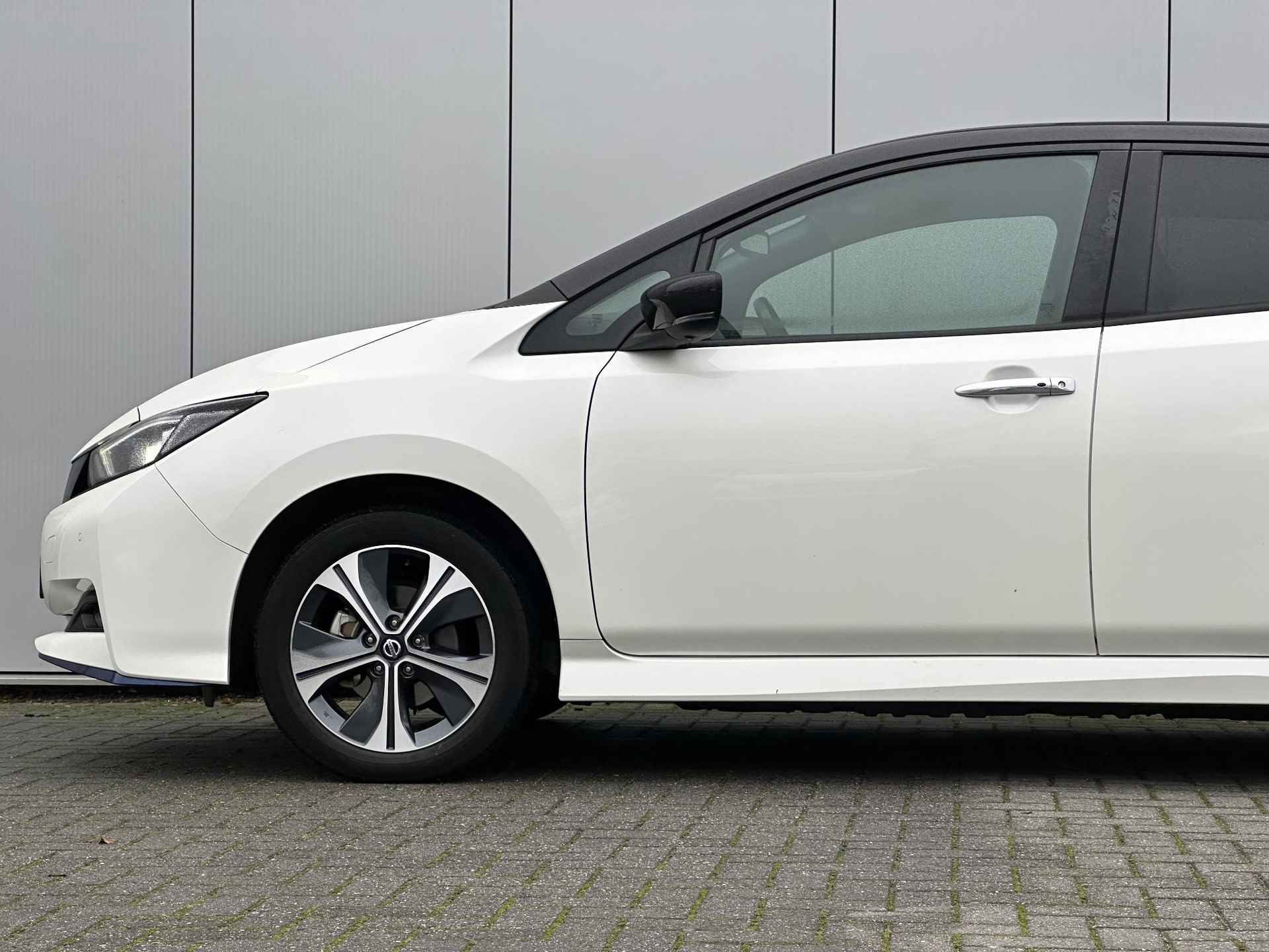 Nissan LEAF e+ N-Connecta 62 kWh / 385 KM WLTP / Navigatie / Fietsendragerhaak / 360 Camera / Stoelverwarming Voor + Achter / Climate & Cruise Control / - 32/44