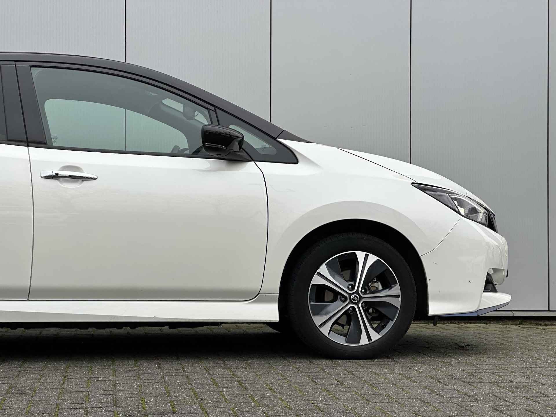 Nissan LEAF e+ N-Connecta 62 kWh / 385 KM WLTP / Navigatie / Fietsendragerhaak / 360 Camera / Stoelverwarming Voor + Achter / Climate & Cruise Control / - 33/44