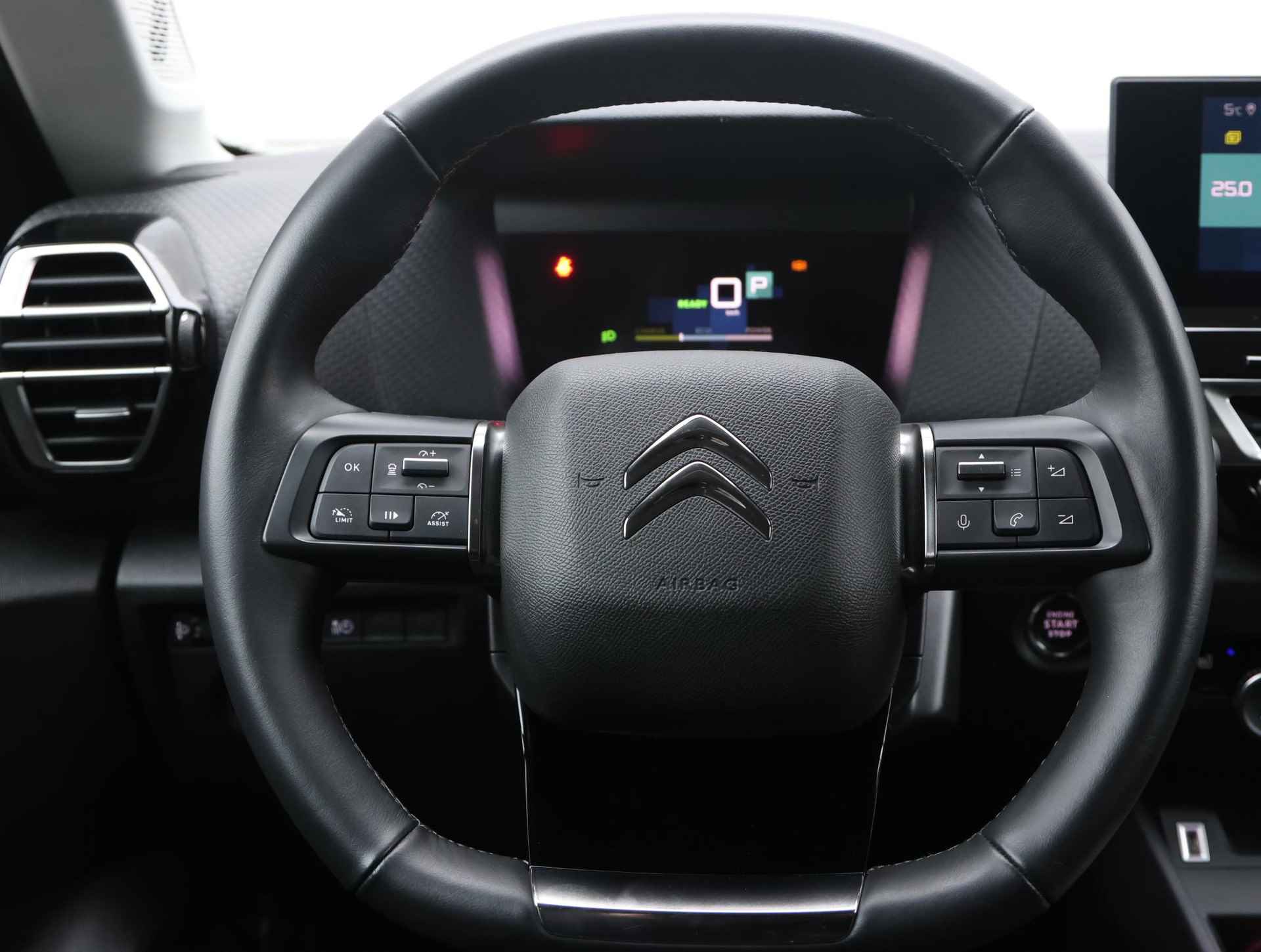 Citroen Ë-C4 Shine 50 kWh 3-fase | Winterpakket | Achteruitrijcamera | HUD | Climate | Apple Carplay/Android Auto | 18" LMV - 32/46