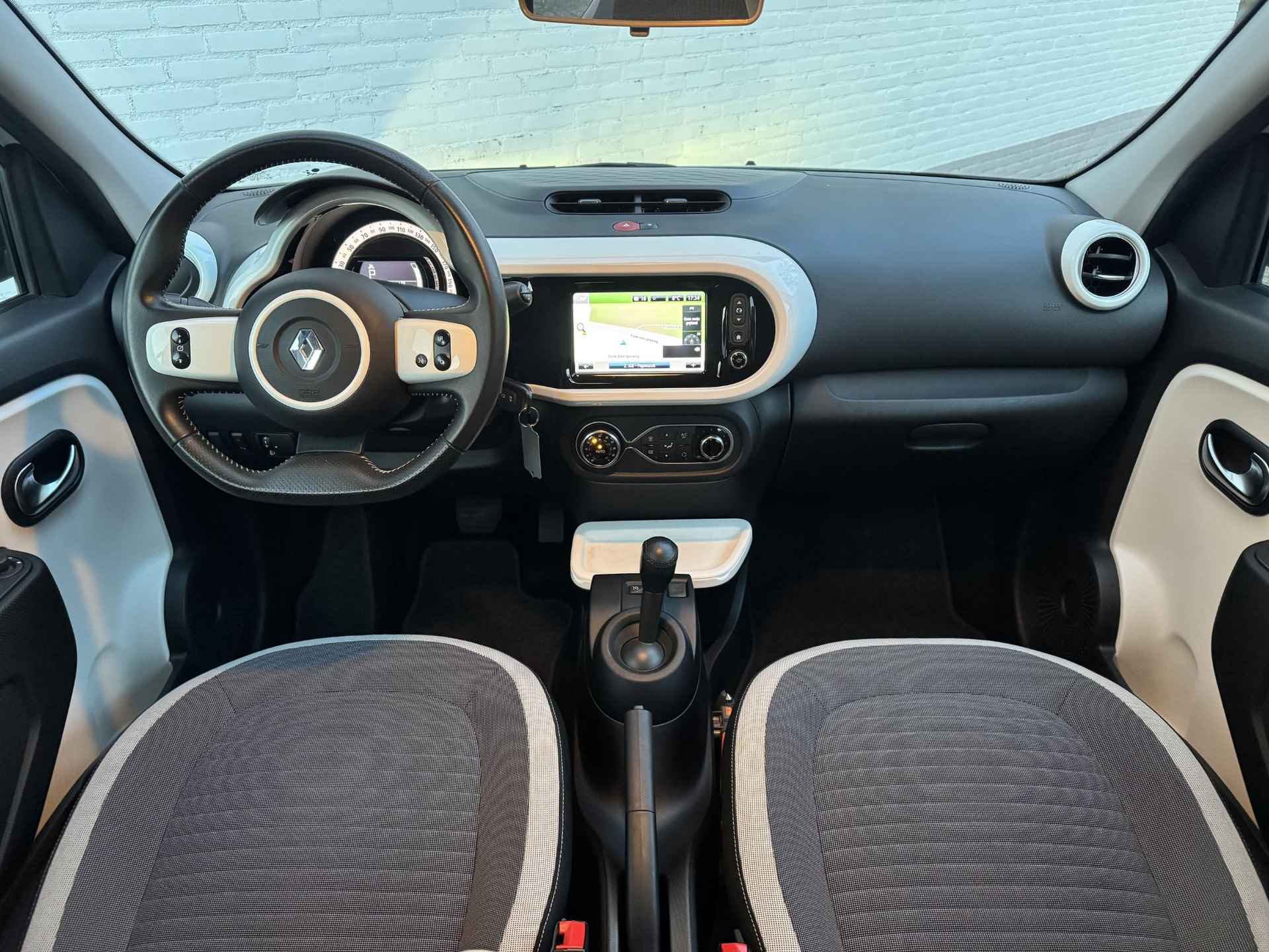 Renault Twingo 1.0 SCe Intens Automaat / 16" Lichtmetalen Velgen / Navigatie / Achterruitrijcamera / Cruise Control / Climate control / NAP / - 2/34