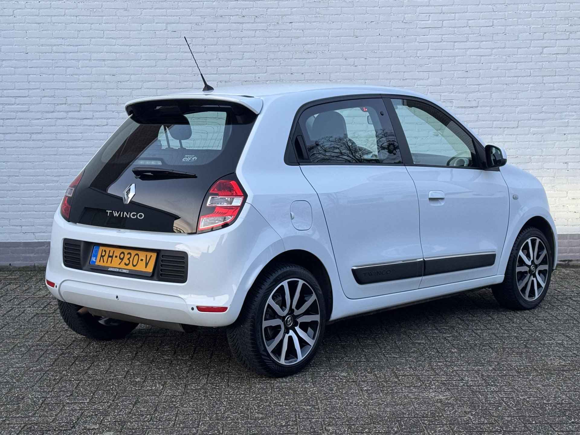 Renault Twingo 1.0 SCe Intens Automaat / 16" Lichtmetalen Velgen / Navigatie / Achterruitrijcamera / Cruise Control / Climate control / NAP / - 3/34