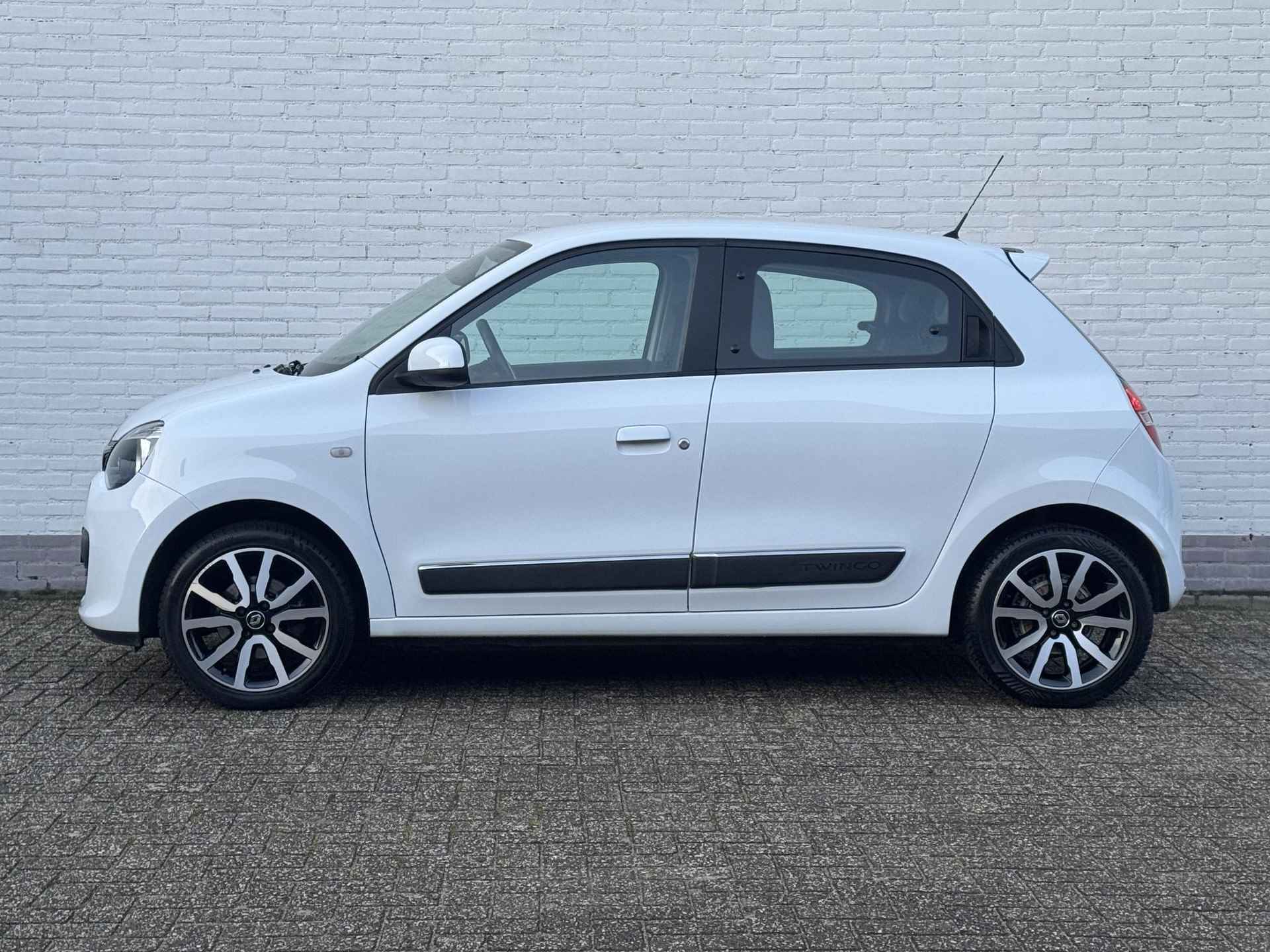 Renault Twingo 1.0 SCe Intens Automaat / 16" Lichtmetalen Velgen / Navigatie / Achterruitrijcamera / Cruise Control / Climate control / NAP / - 9/34