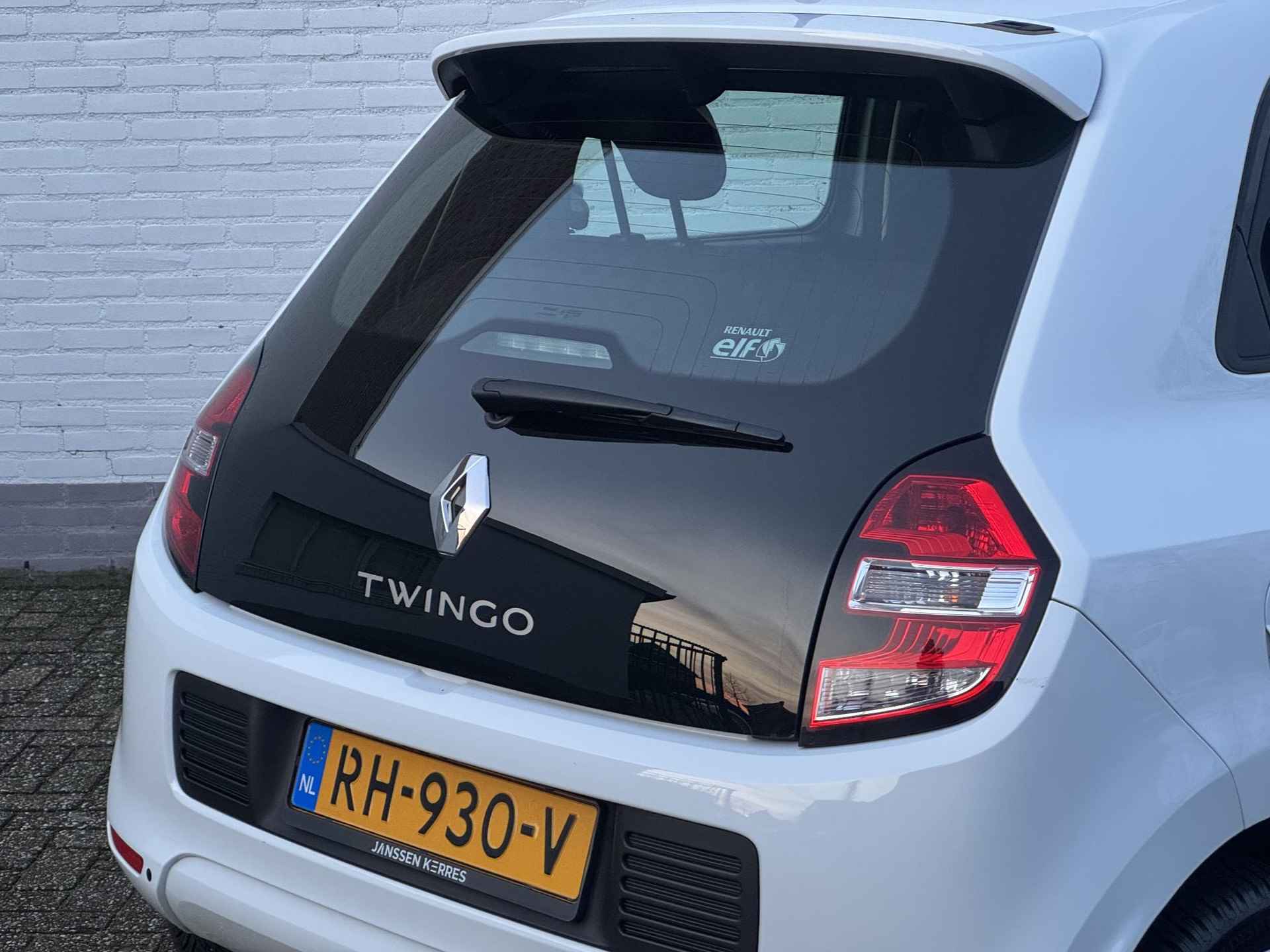 Renault Twingo 1.0 SCe Intens Automaat / 16" Lichtmetalen Velgen / Navigatie / Achterruitrijcamera / Cruise Control / Climate control / NAP / - 29/34