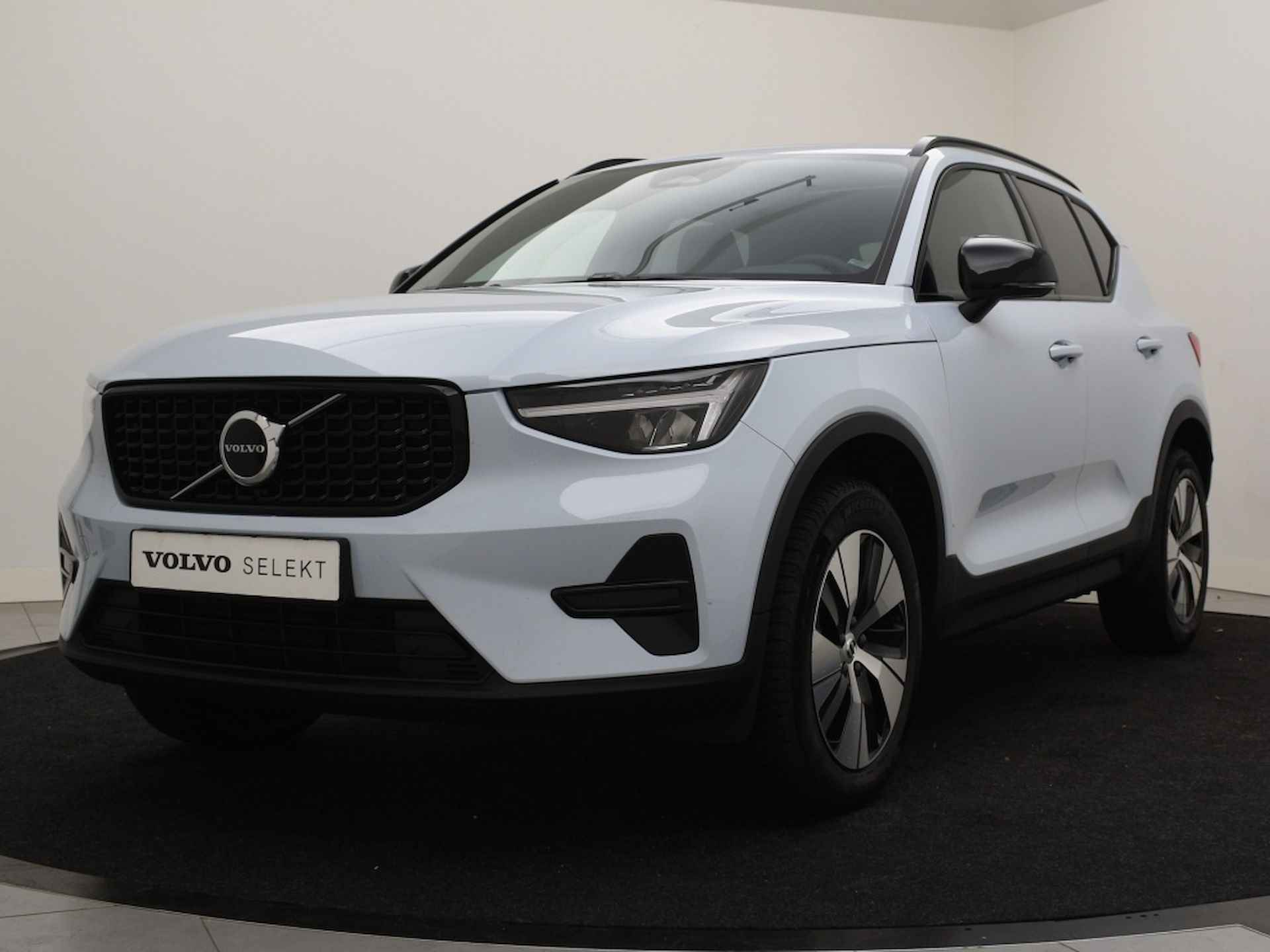 Volvo XC40 B4 AUT(7) PLUS DARK SCHUIFDAK CAMERA GOOGLE MAPS ACC BLIS - 2/36