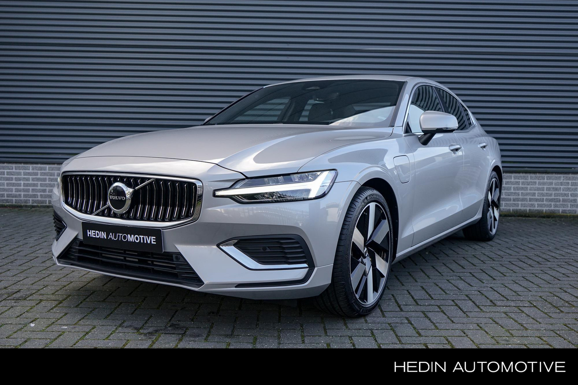 Volvo S60 2.0 Recharge T6 AWD Plus Bright | Harman/kardon audio | Pilot assist | Dode hoek detectie