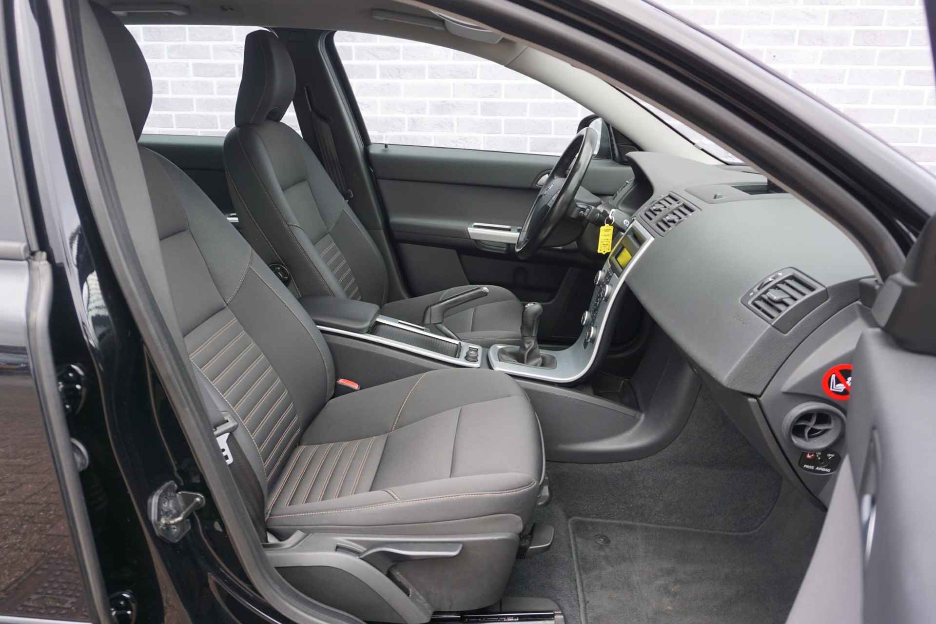 Volvo V50 2.0 145pk SPORT | Trekhaak | Climate control | cruise Control | parkeersensoren achter | High performance audio | Regen sensor | Dealer onderhouden | - 6/29